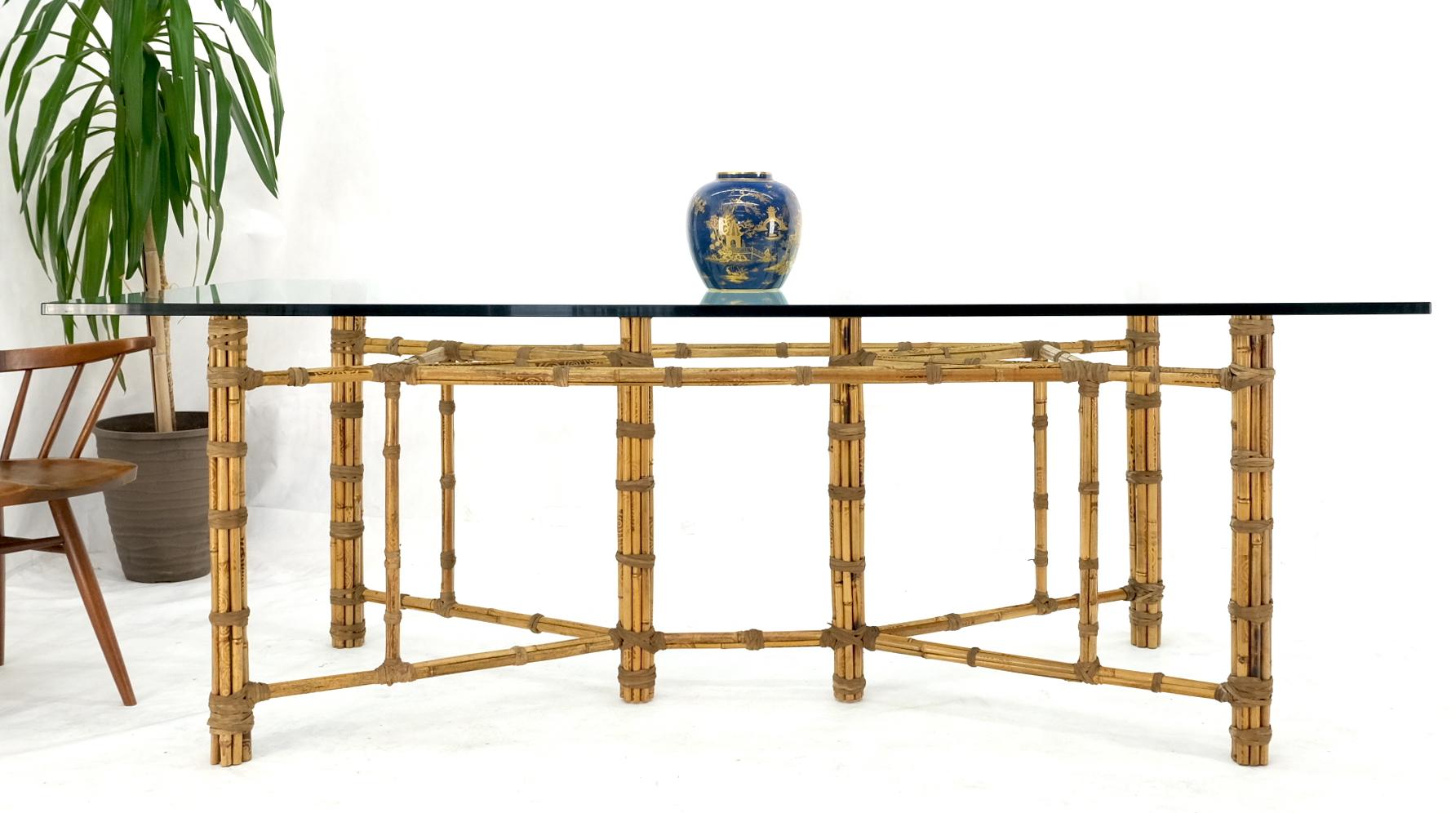 Großer Esstisch mit Glasplatte, Bambus und Lederriemenrahmen von McGuire im Angebot 3