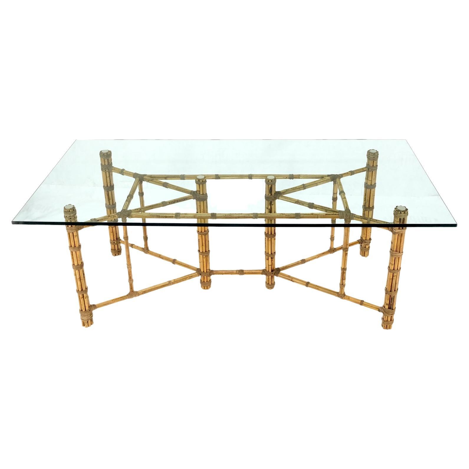 Grande table de conférence de salle à manger avec plateau en verre, cadre en bambou et sangles en cuir, McGuire