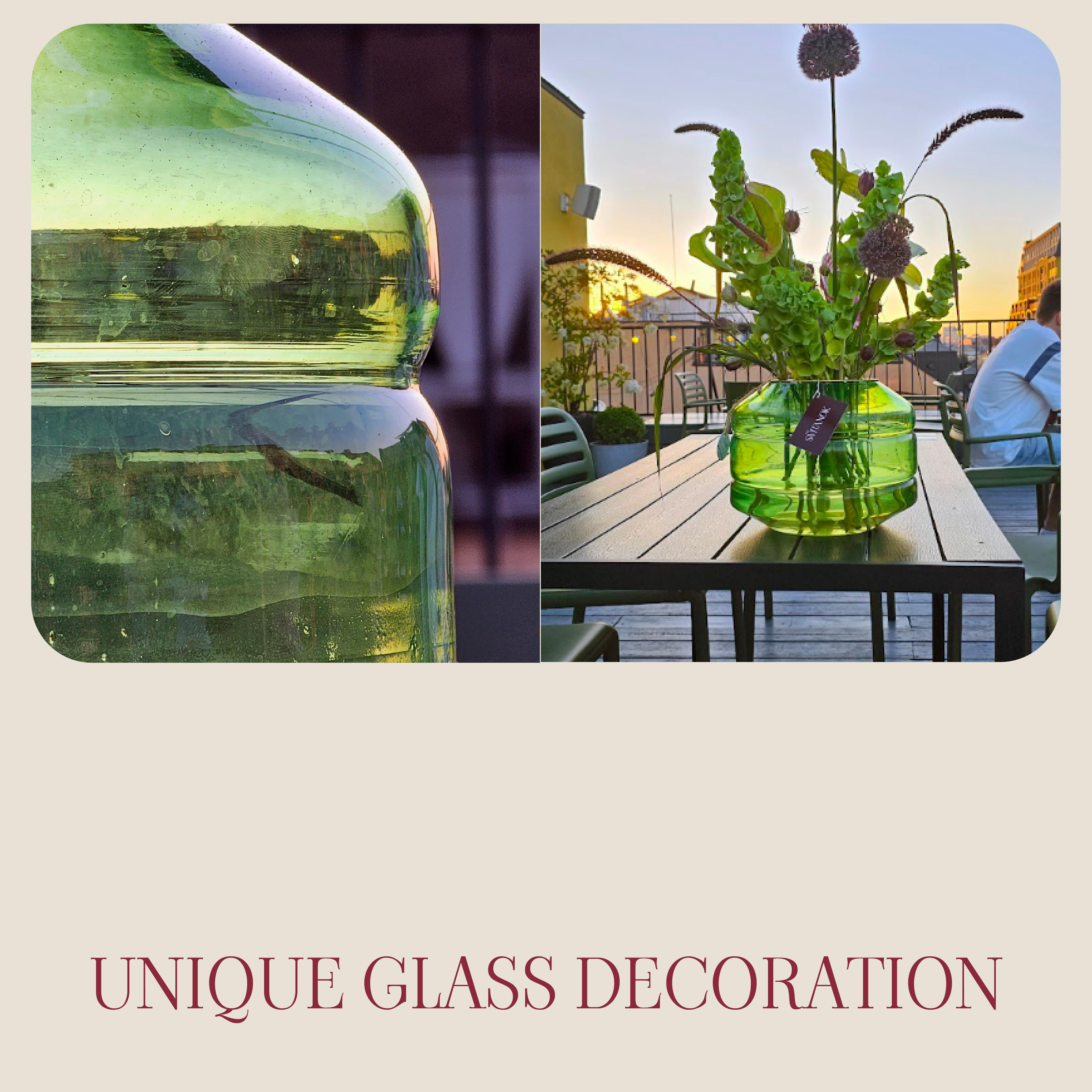 Vase moderne minimaliste transparent en verre soufflé Orb en vente 1