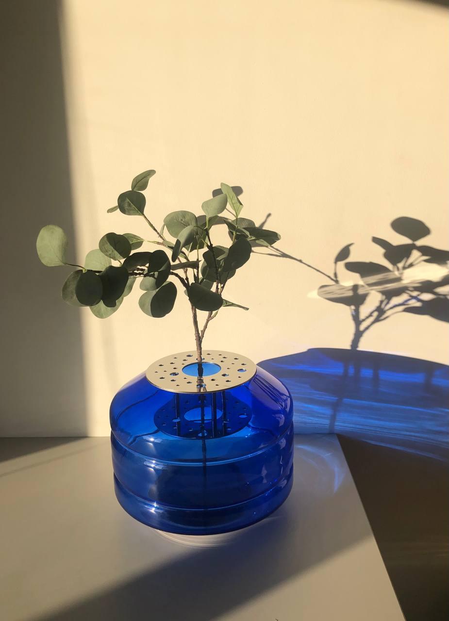 Minimaliste Vase moderne minimaliste transparent en verre soufflé Orb en vente