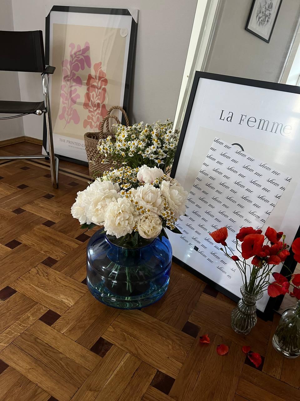 Grand vase en verre avec couvercle en acier inoxydable élégant ornement floral italien danois en vente 1