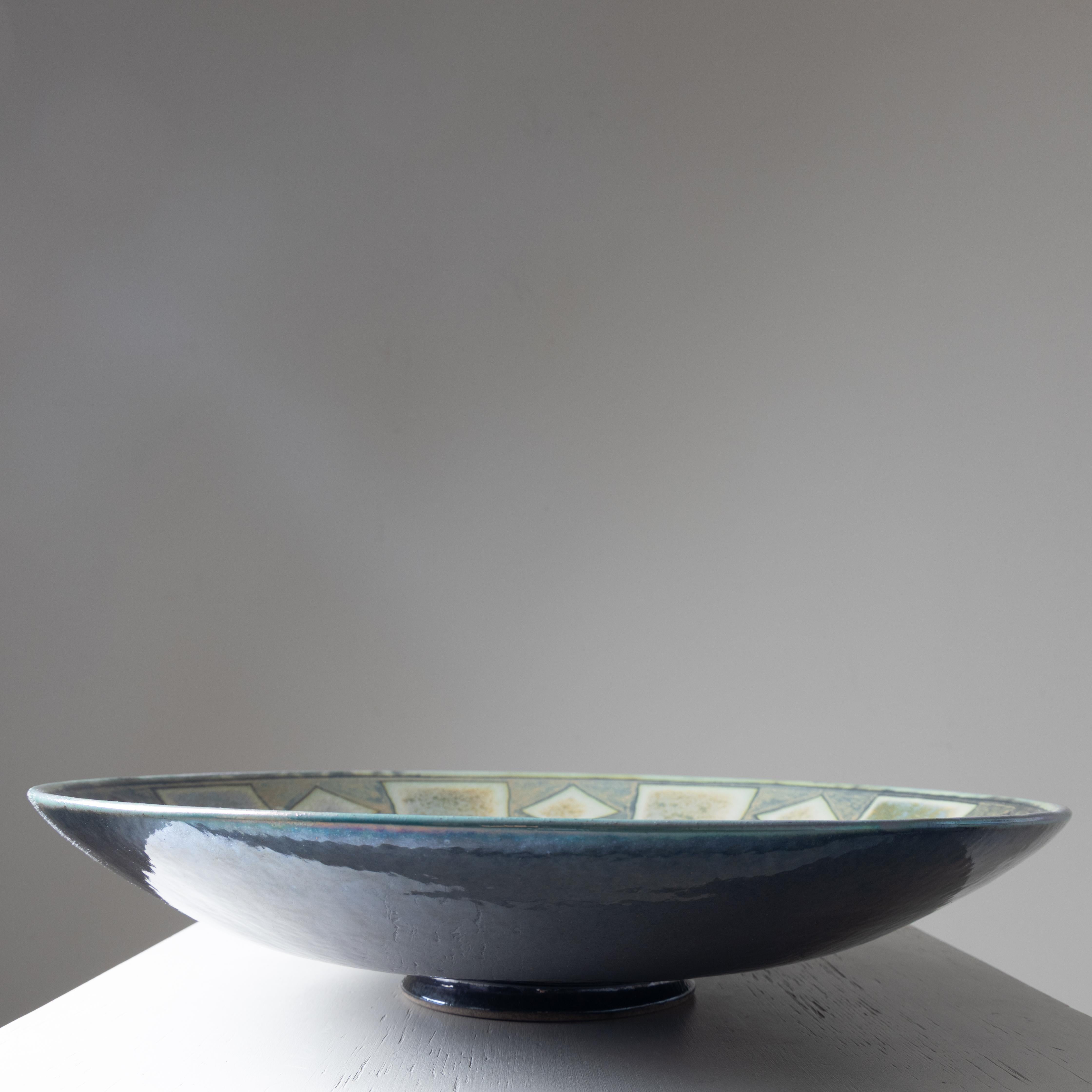 Large glazed ceramic plate centerpiece green and blue For Sale 1