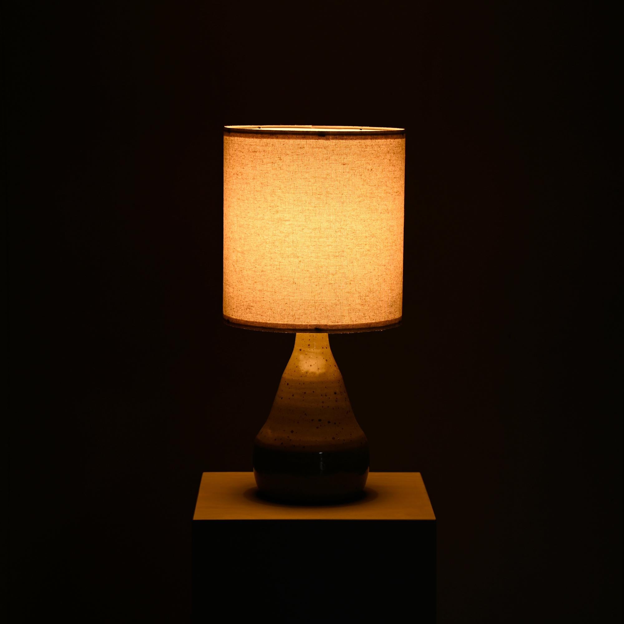 Mid-Century Modern Grande lampe de table en céramique émaillée dans les tons verts, France années 1960 en vente