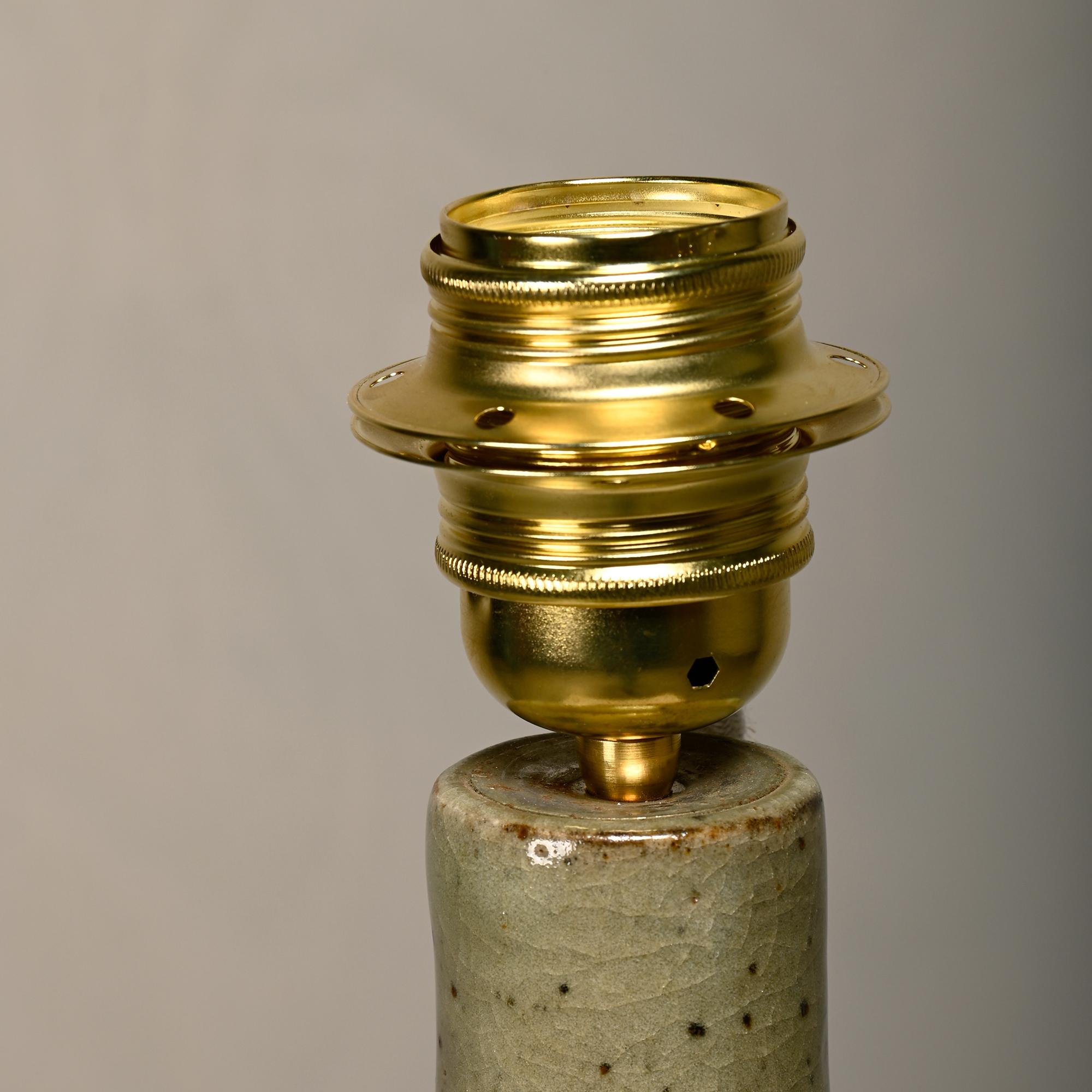 Grande lampe de table en céramique émaillée dans les tons verts, France années 1960 Bon état - En vente à Amsterdam, NL