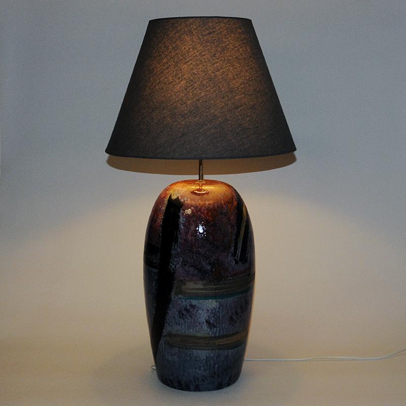Céramique Grande lampe de table en céramique émaillée par Cilla Adelcreutz & Lars Jöransson, Suède 1980 en vente