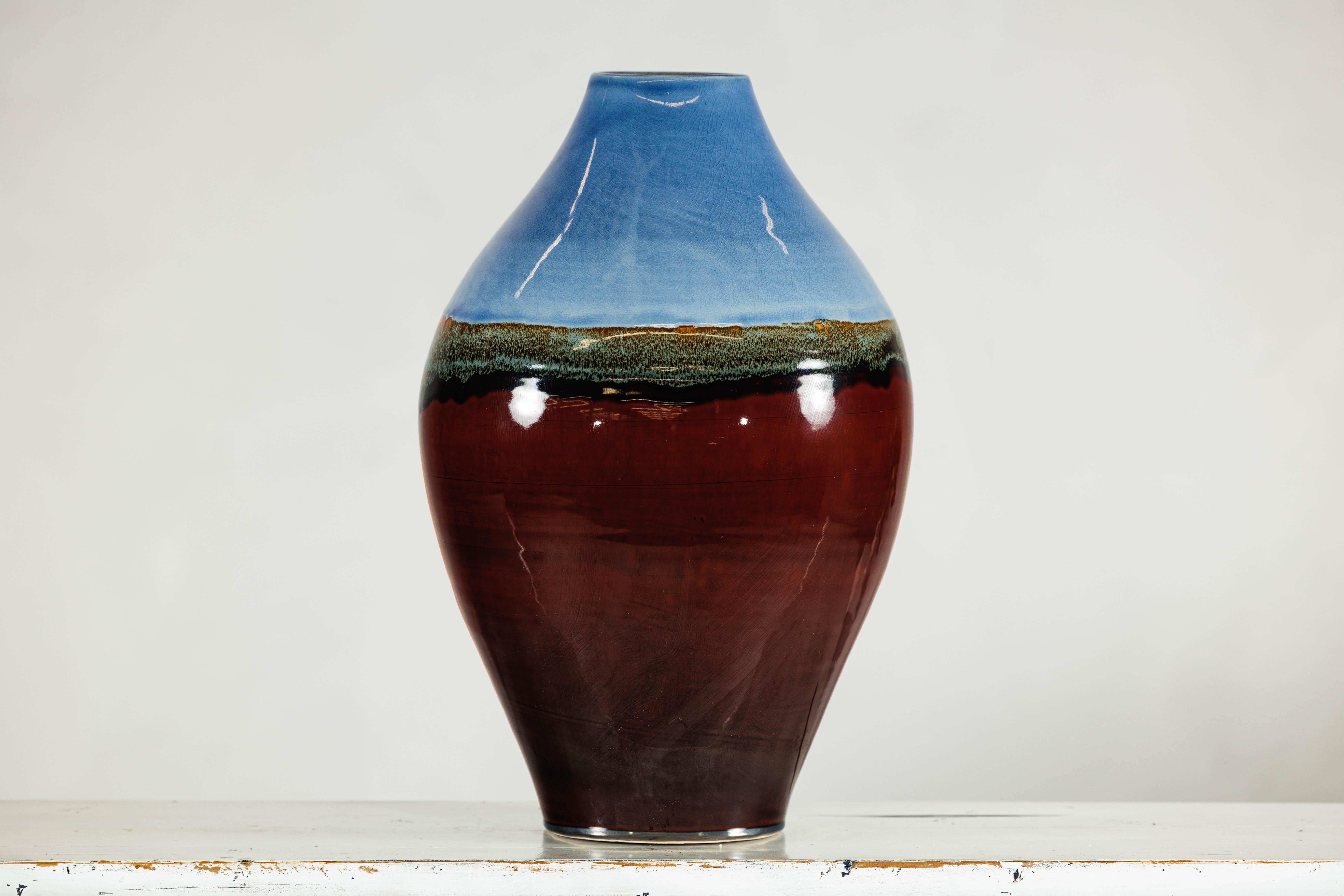 Gran jarrón de cerámica esmaltada con tonos azules, verdes y marrones Glaseado en venta