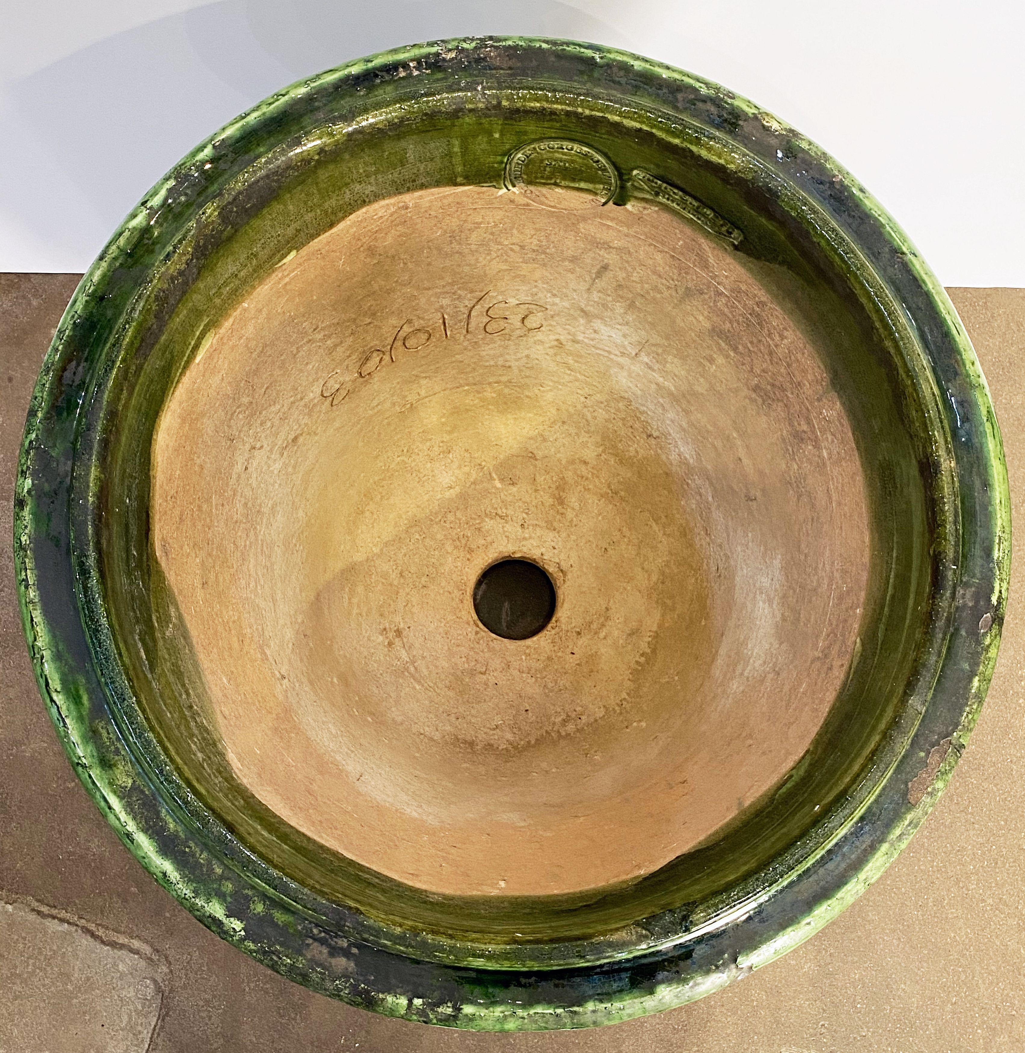 Große glasierte Urne oder Pflanzgefäßkanne aus Steingut im Castelnaudary-Stil aus Frankreich im Zustand „Gut“ im Angebot in Austin, TX