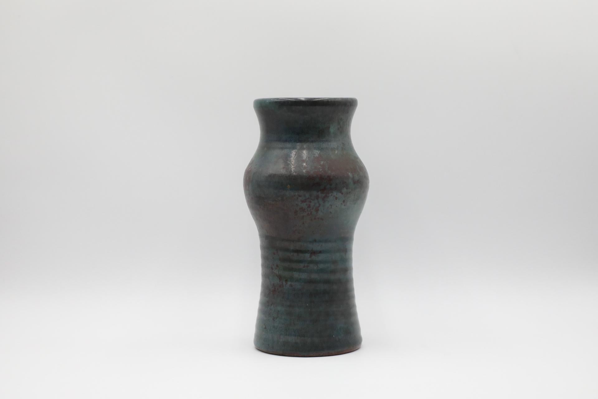Bellissimo vaso della Germania occidentale. Firmato D.O.K. HS' in basso e con un'etichetta del fioraio che recita Bloemenmagazijn 