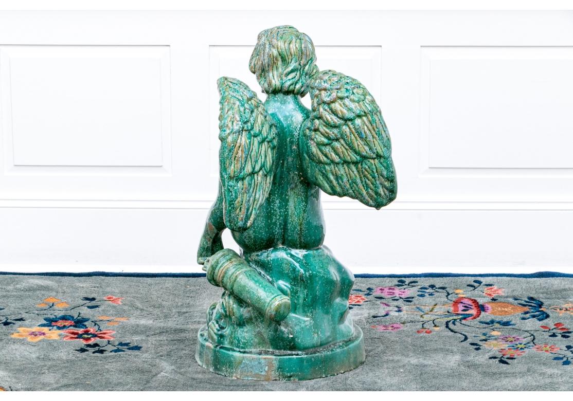 Renaissance Grande sculpture de jardin Putto en terre cuite émaillée en vente