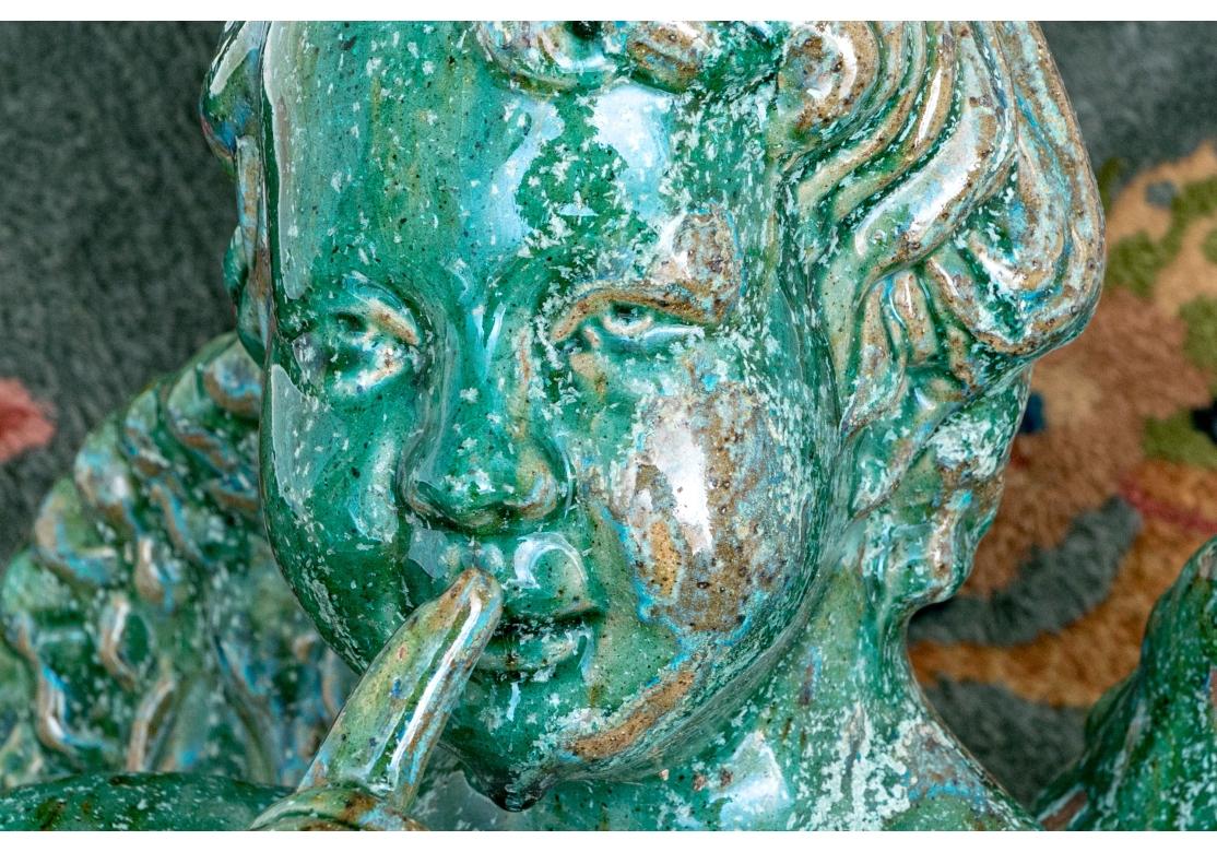 Grande sculpture de jardin Putto en terre cuite émaillée Abîmé - En vente à Bridgeport, CT