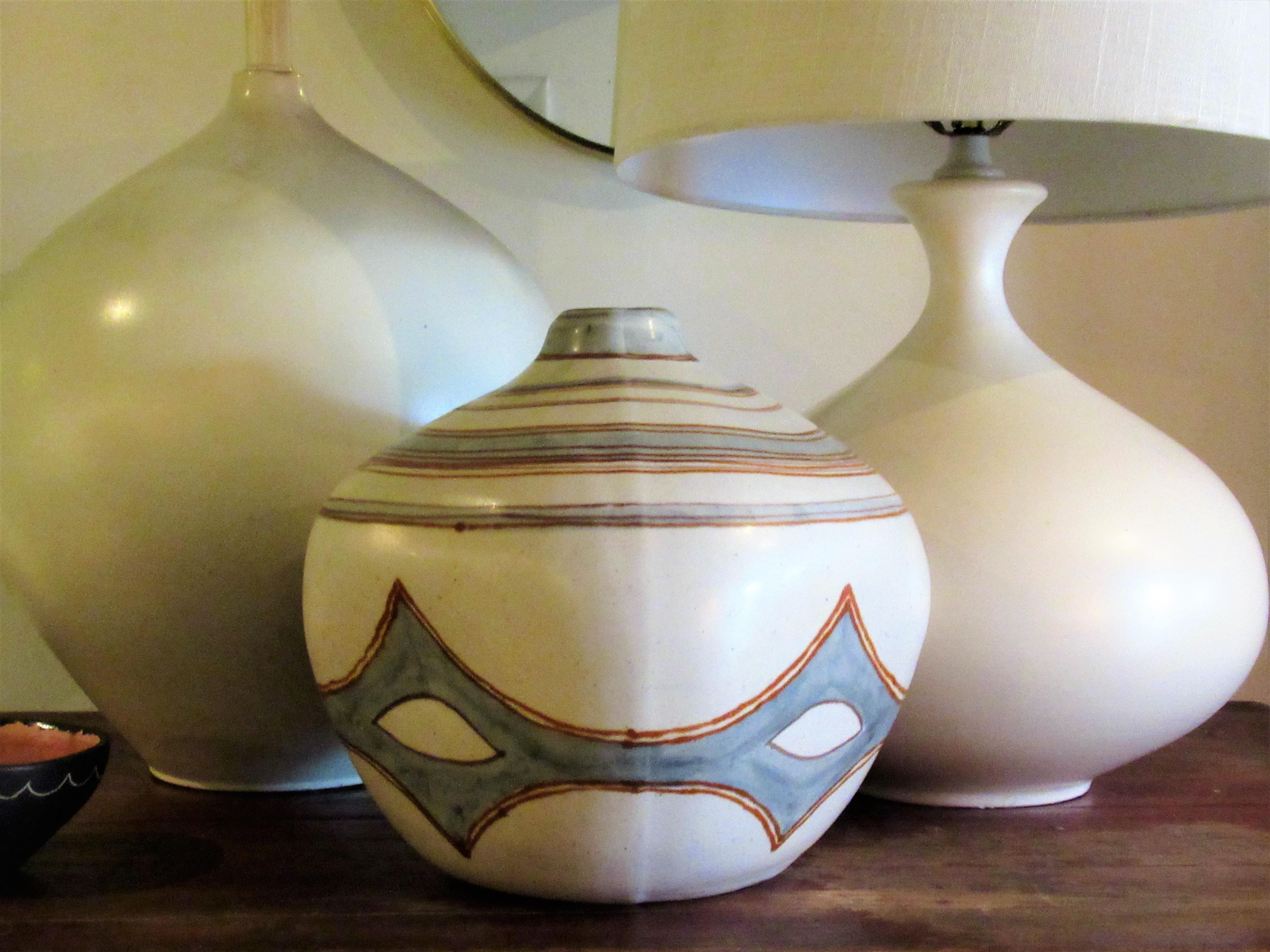 Large Glidden Pottery Sandstone Artware Vase by Fong Chow In Good Condition In Rochester, NY