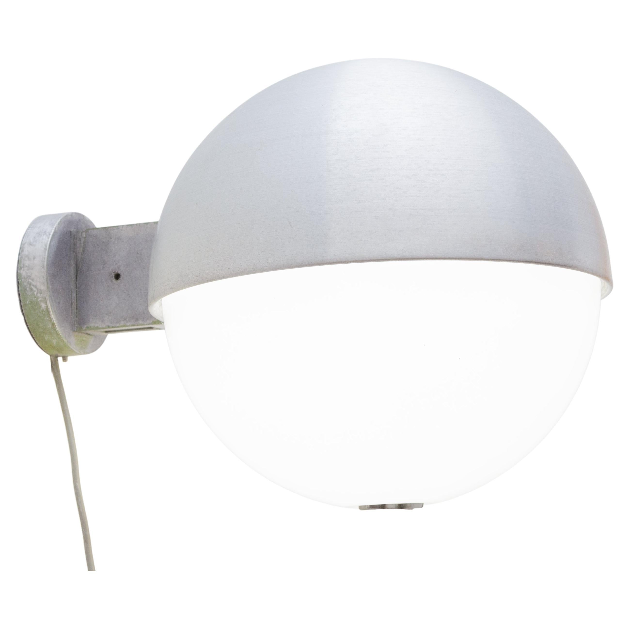 Luces de pared Globo grandes para exterior e interior Diseñadas por Bega en 1960, Bélgica Belga en venta