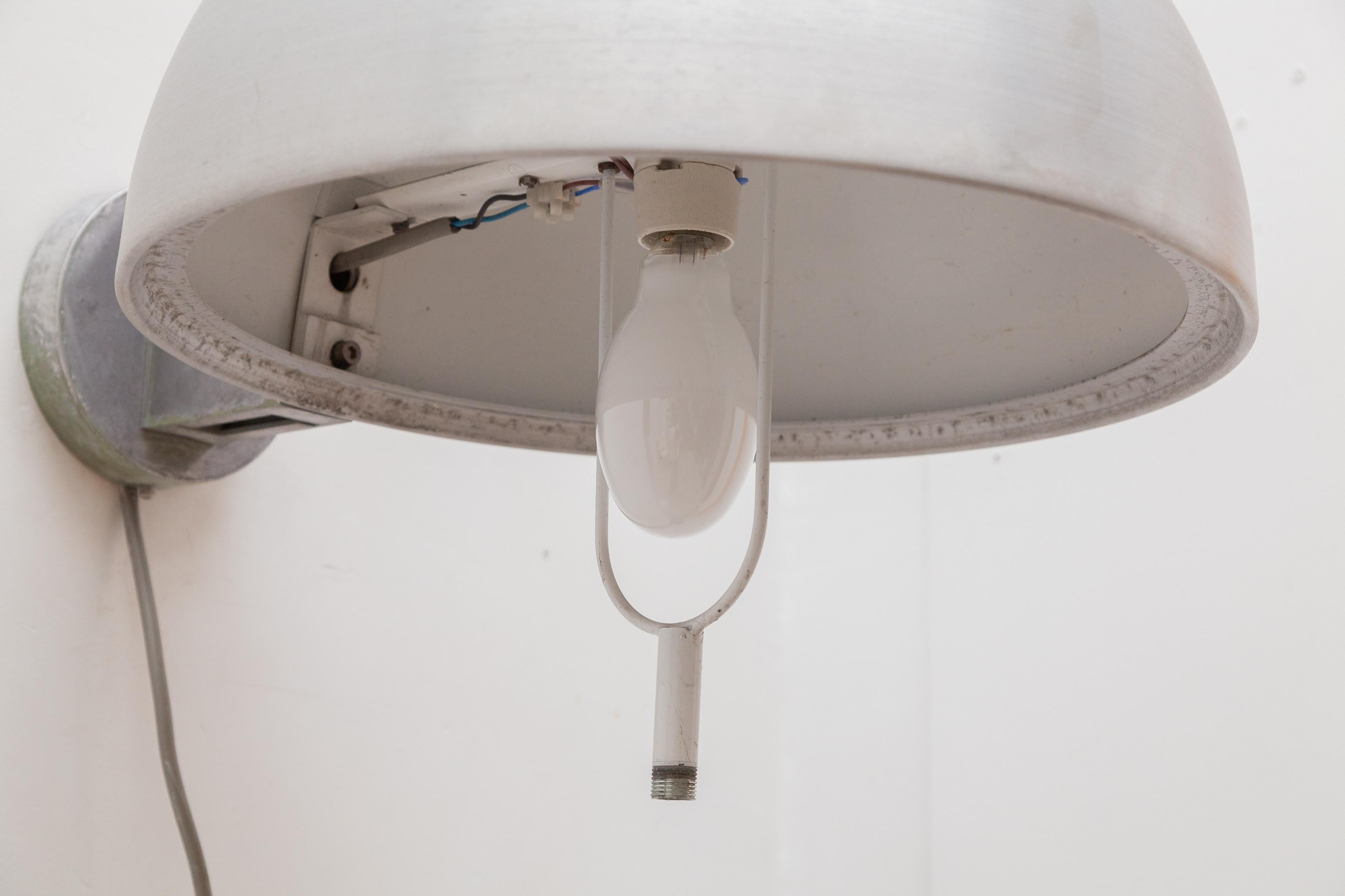 Luces de pared Globo grandes para exterior e interior Diseñadas por Bega en 1960, Bélgica en venta 1