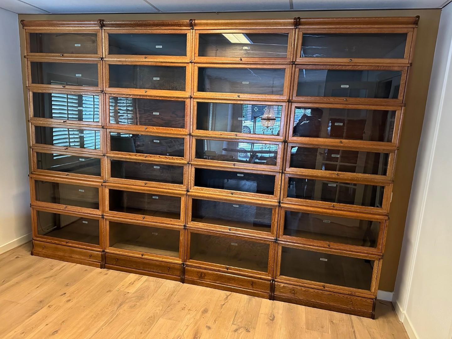 Britannico Grande libreria Globe Wernicke in vendita