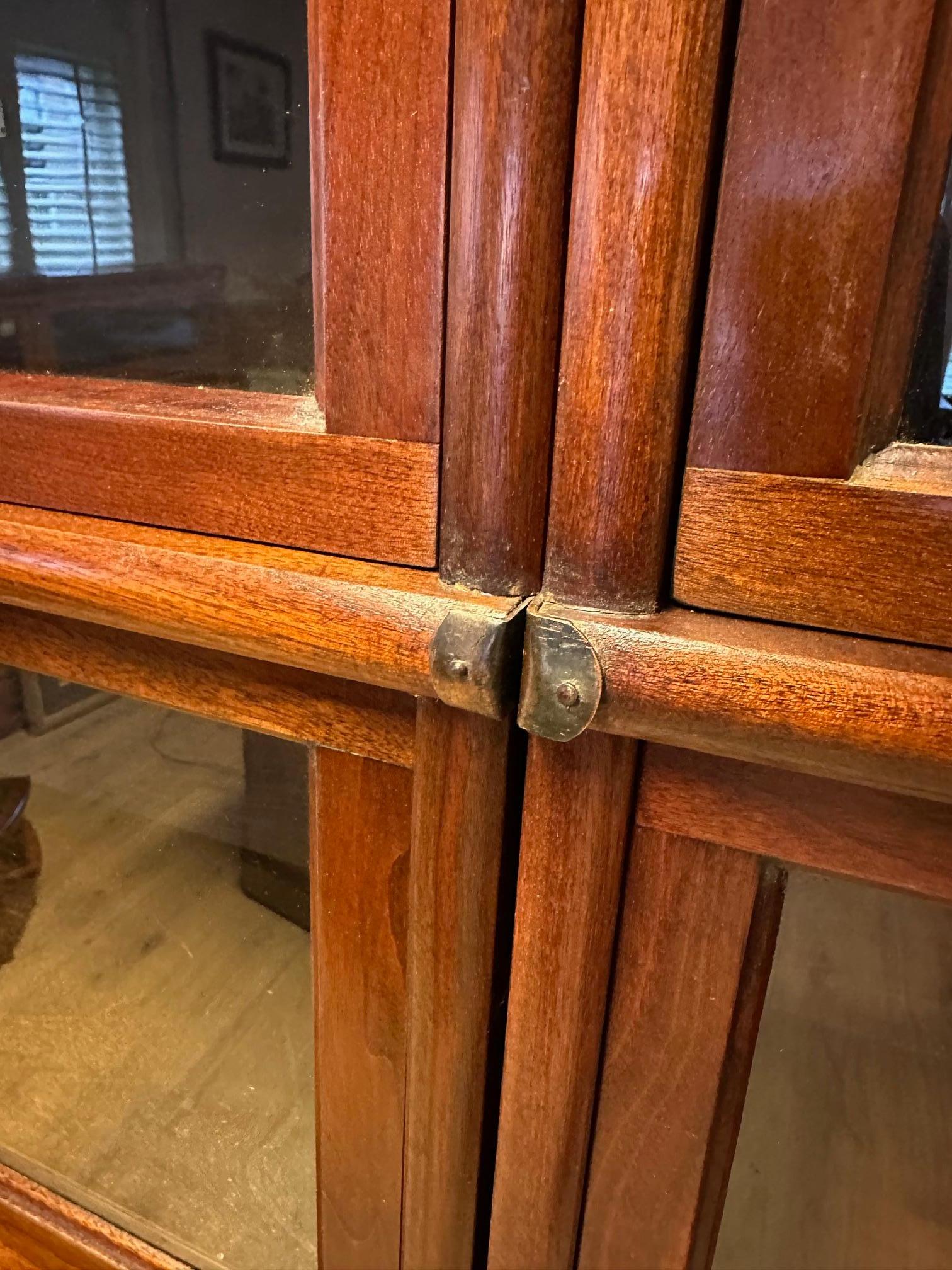 Large Globe Wernicke bookcase in vendita 1