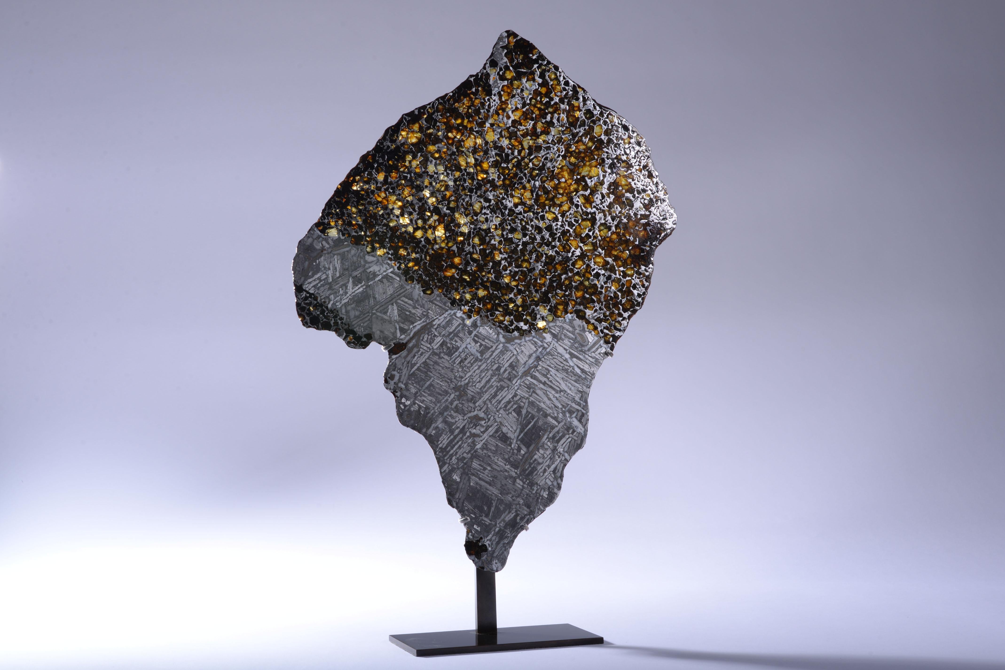 Large Glowing Meteorite Cross Section In Excellent Condition In London, GB