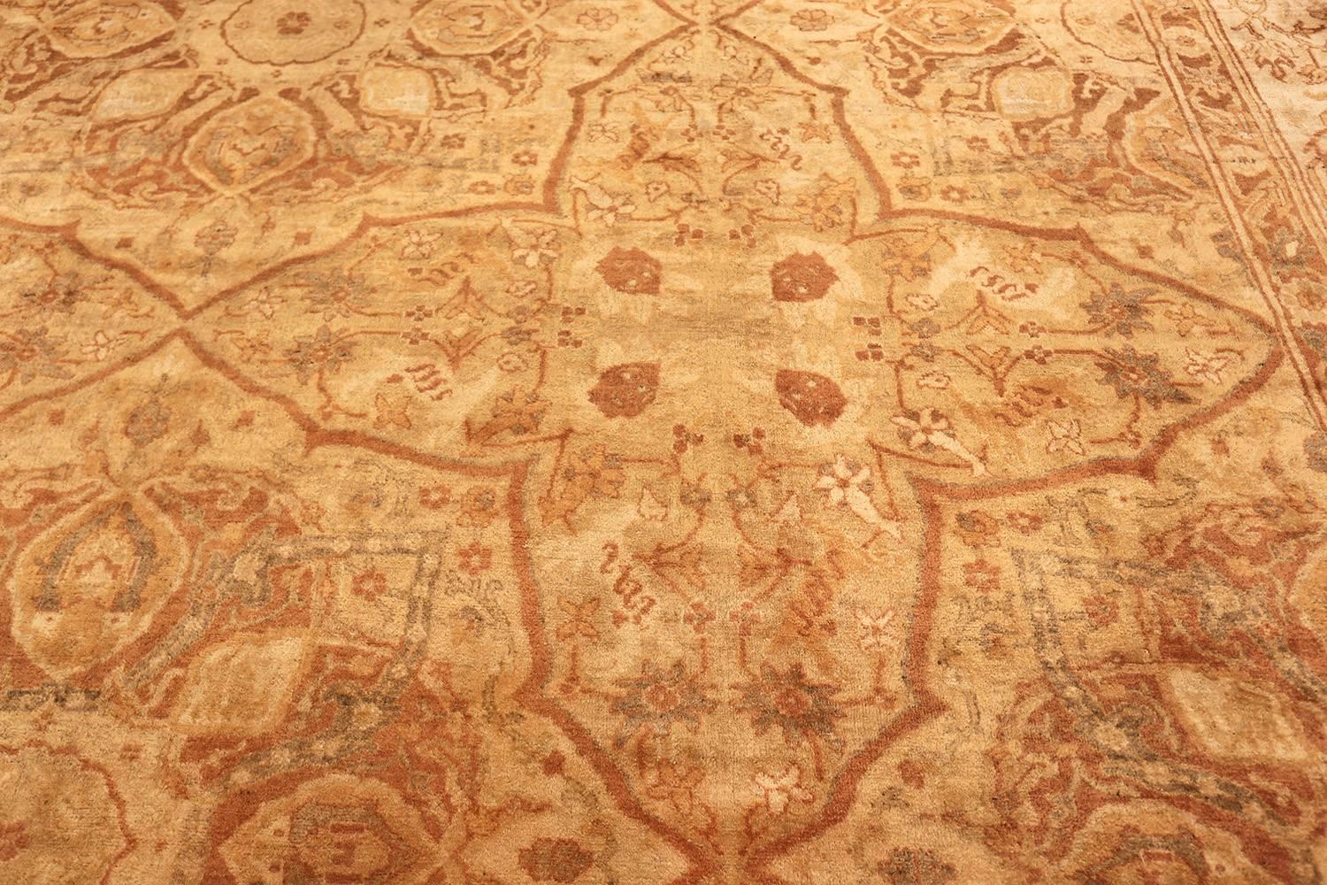 Antique Indian Agra Rug. Size: 16 ft x 19 ft 6 in For Sale 1