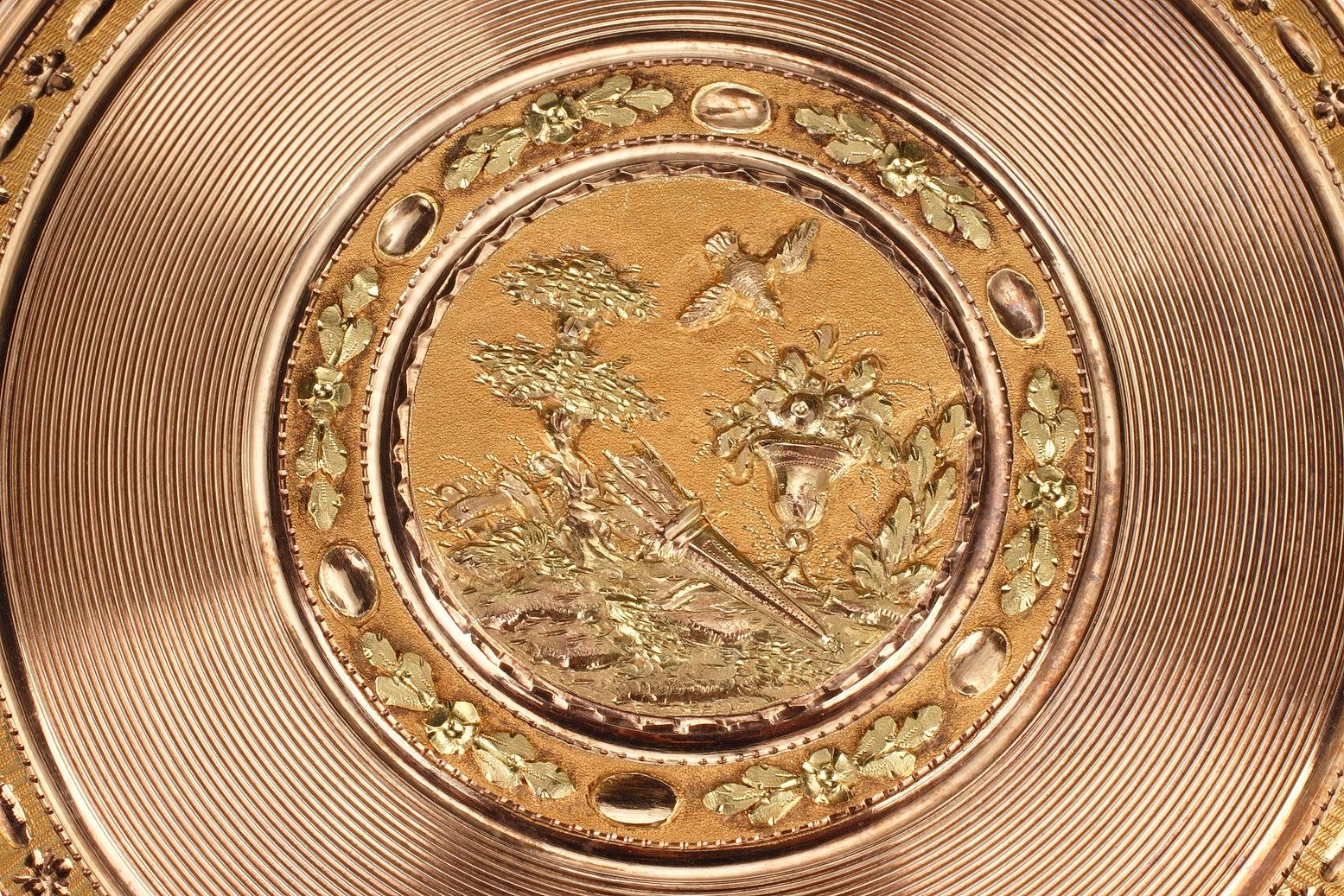 Milieu du XVIIIe siècle Grande boîte à bonbons en or 18ème siècle en vente
