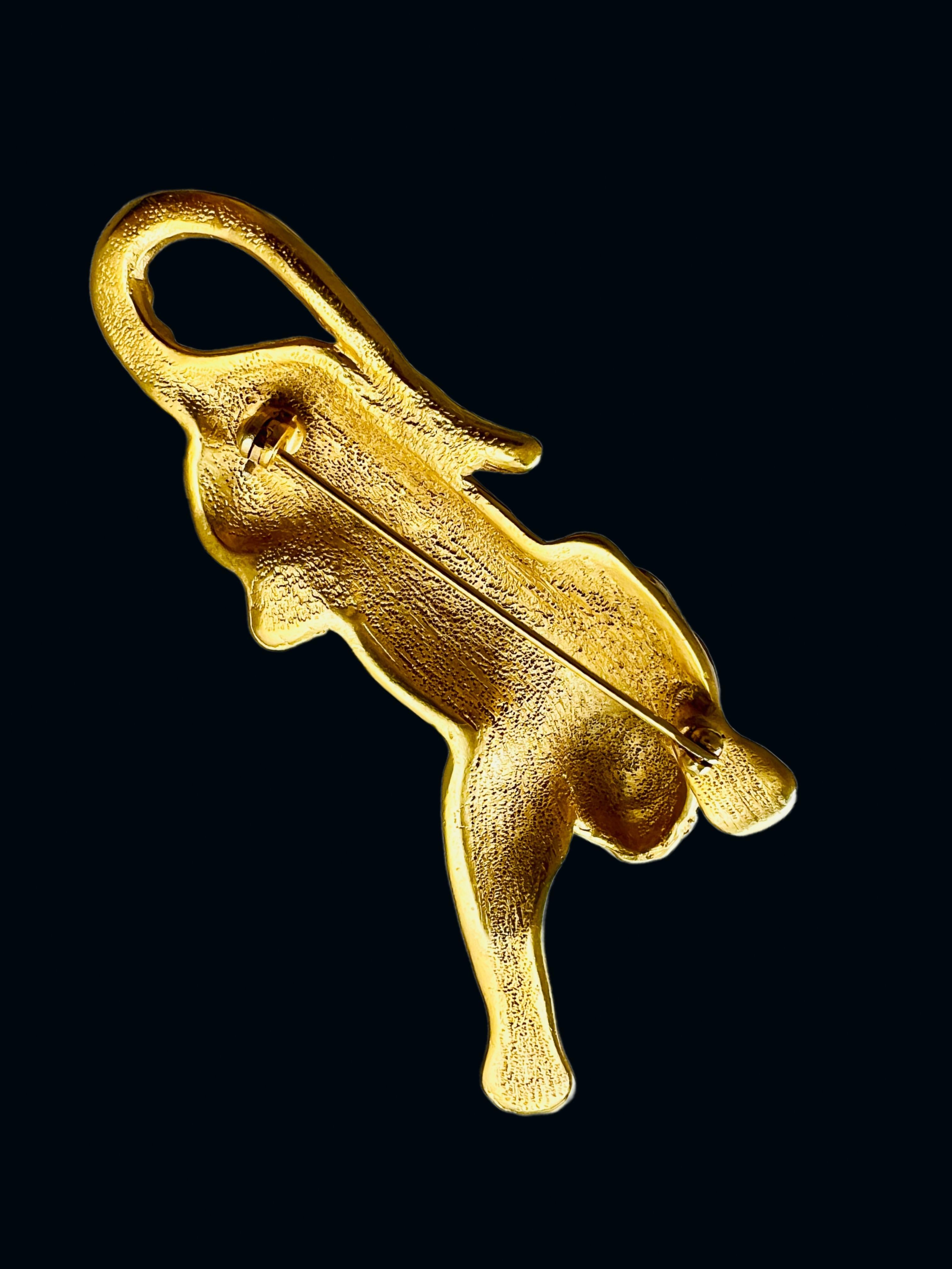 Large Gold Crouching Tiger Panther Exotic Cat Brooch Pin Heavy In Excellent Condition For Sale In Sausalito, CA
