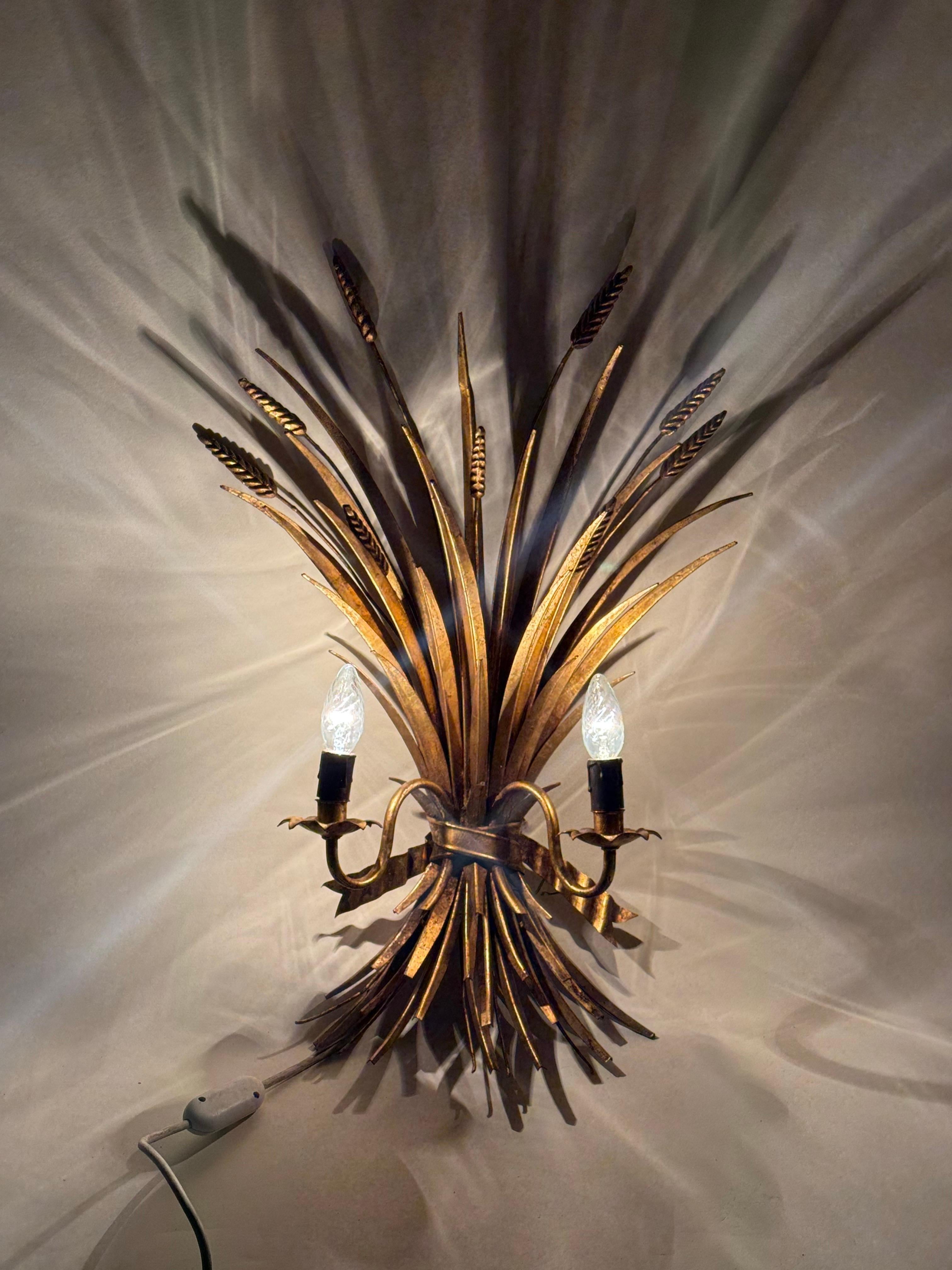 Grande applique Hollywood Regency Mal à feuilles d'or de Hans Kögl en vente 6