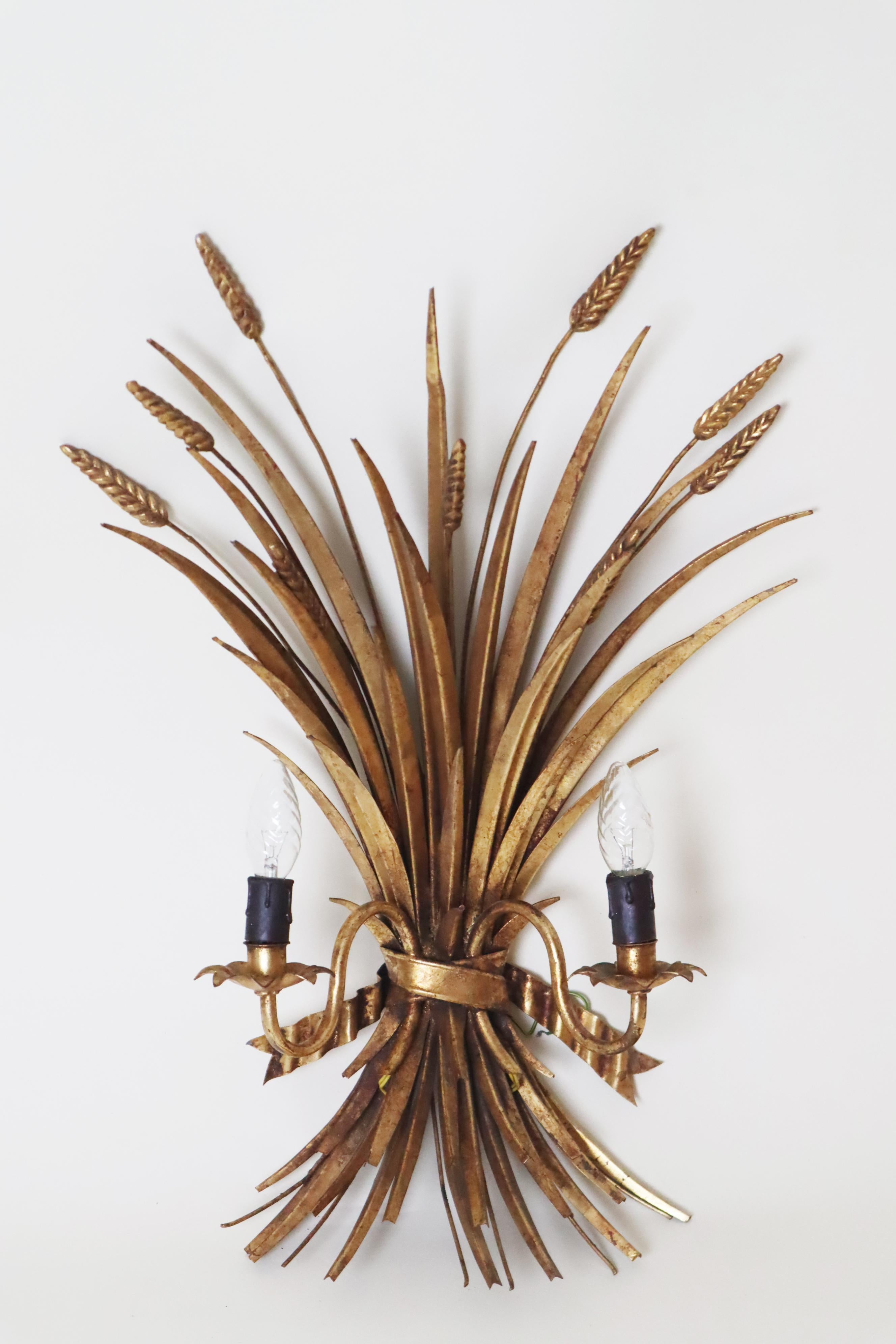 Milieu du XXe siècle Grande applique Hollywood Regency Mal à feuilles d'or de Hans Kögl en vente