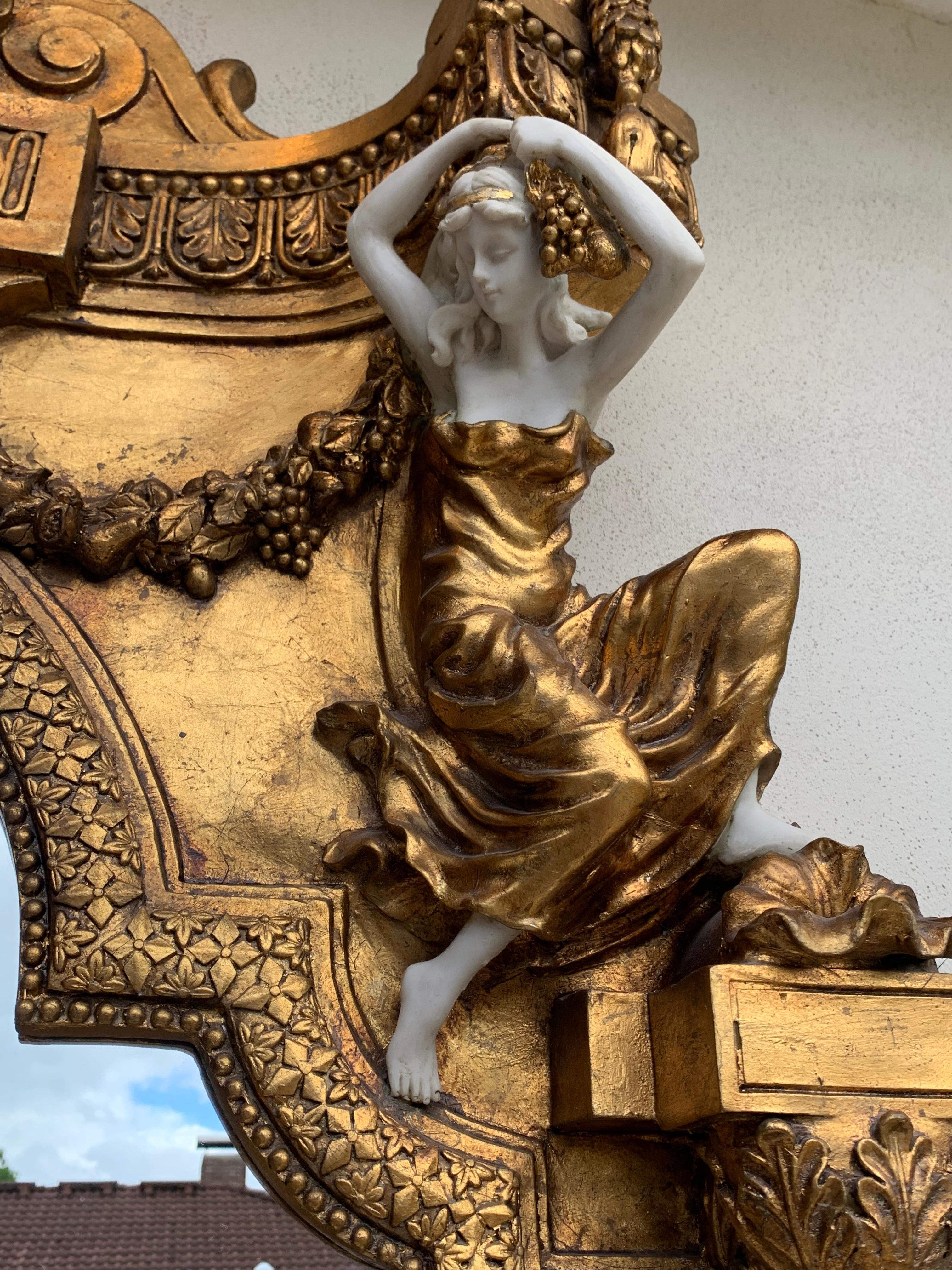 Grand miroir et table console du 20ème siècle en cuir doré avec plateau en marbre en vente 2