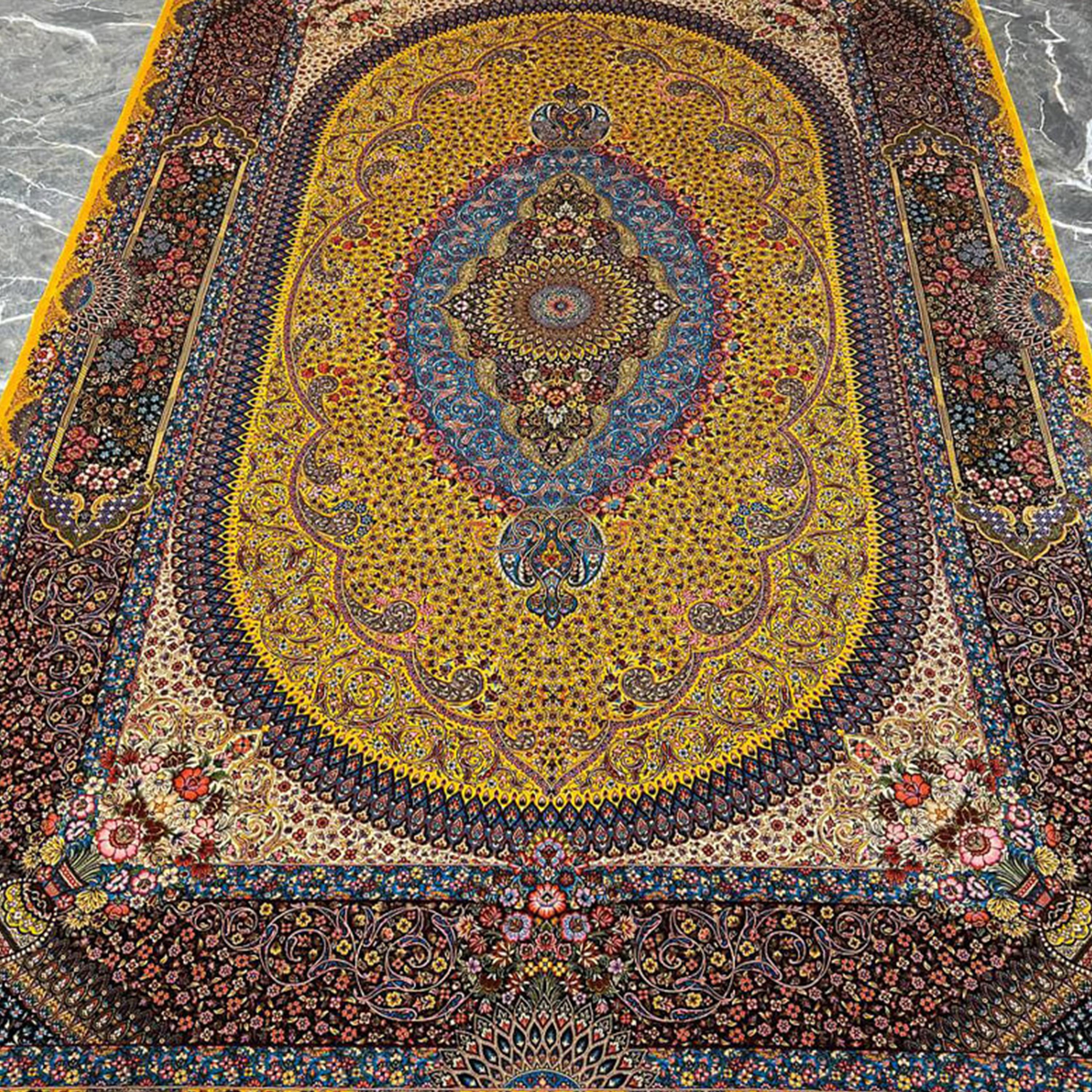 Tappeto in seta stile Isfahan con medaglione d'oro grande, 2x3m per l'arredamento d'interni In condizioni Nuovo in vendita a Pudsey, GB