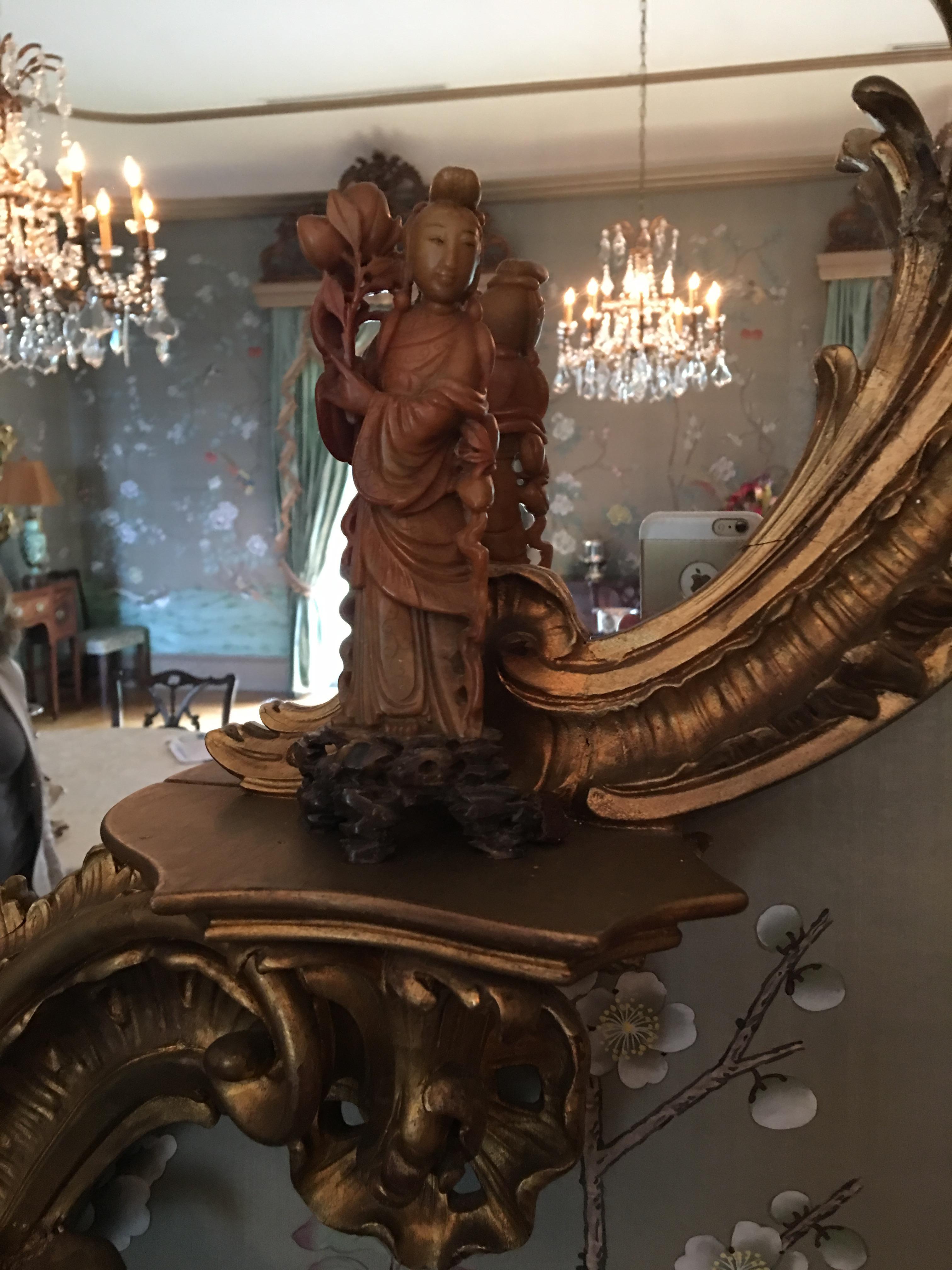 Großer Spiegel aus Gildeholz im chinesischen Stil:: Anfang 20 (Nordamerikanisch) im Angebot