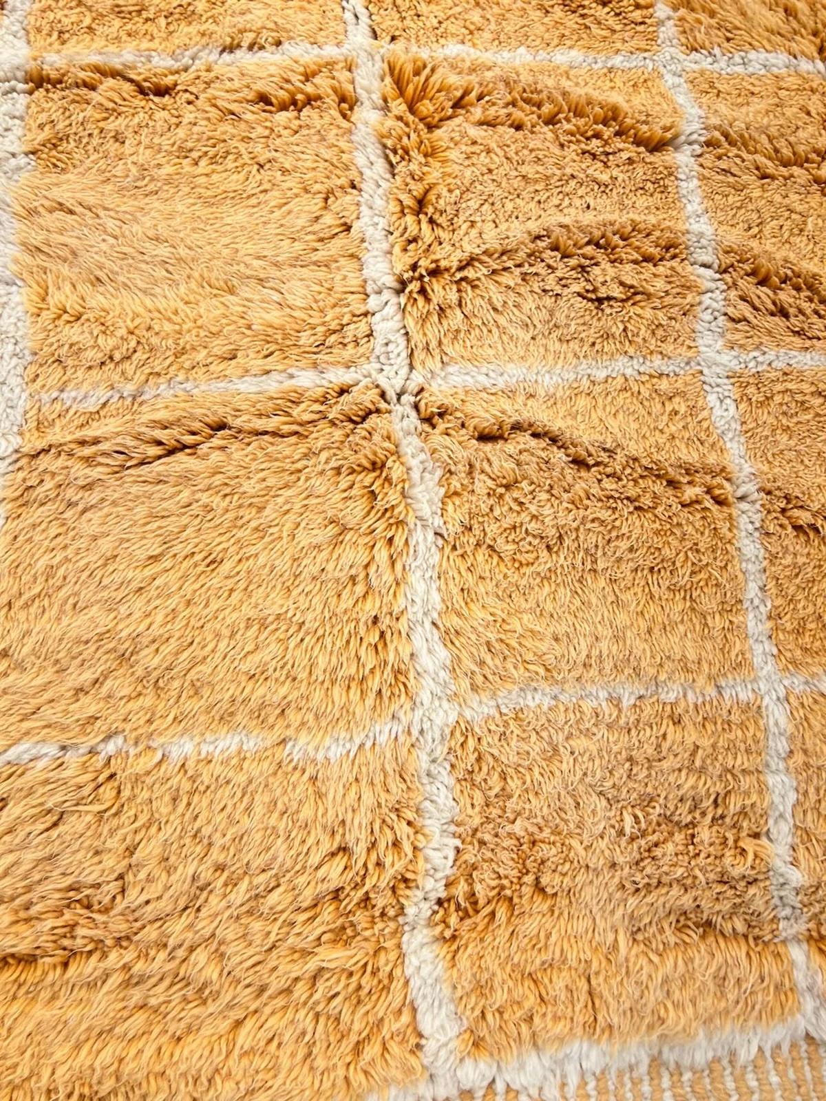 Large Gold Modern Moroccan Tattersall Grid Wool Beni M'Rirt Handwoven Rug In New Condition For Sale In Los Angeles, CA