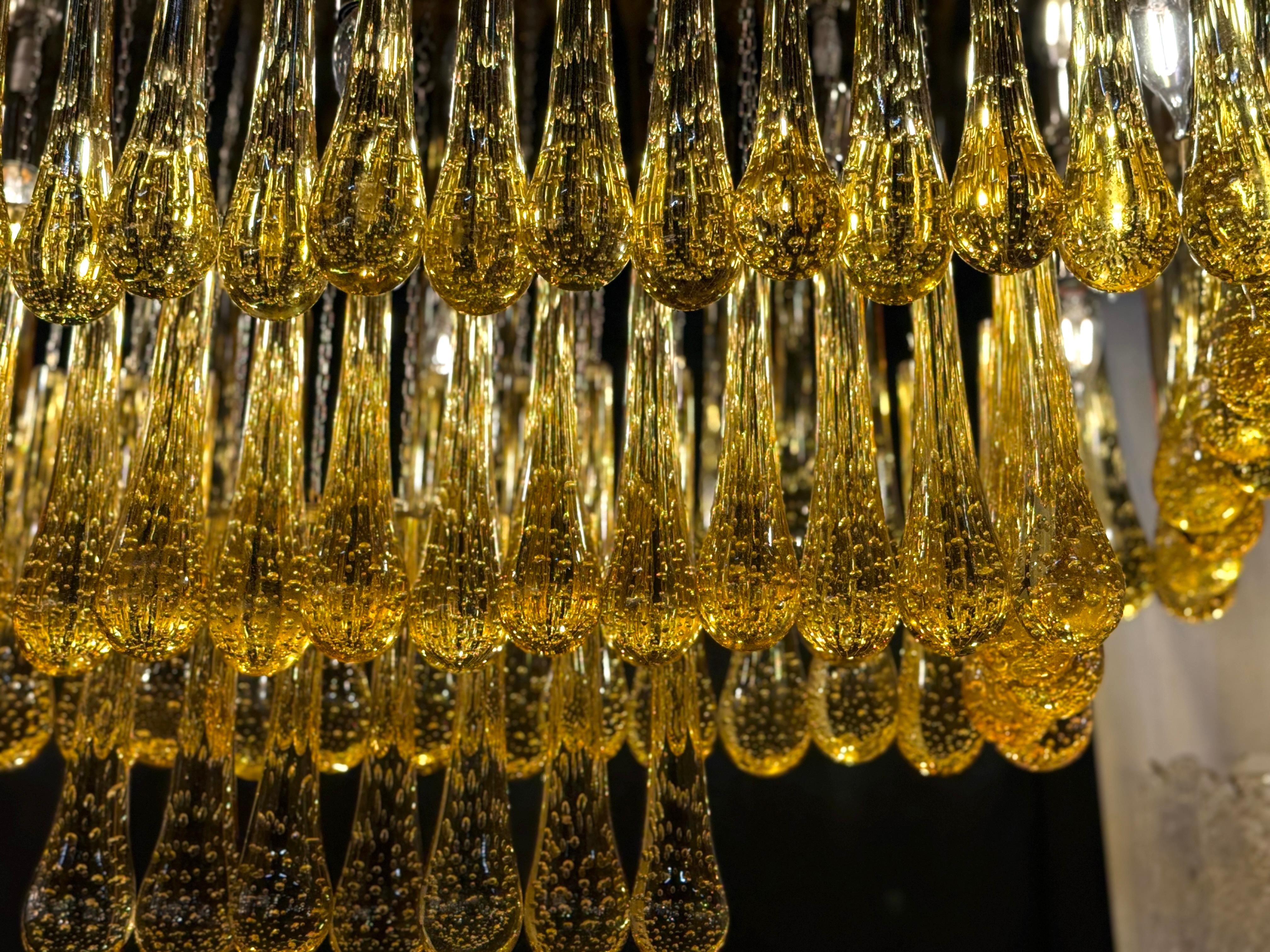 Large Gold  Murano Glass Drops Ceiling Light In Good Condition For Sale In Rome, IT