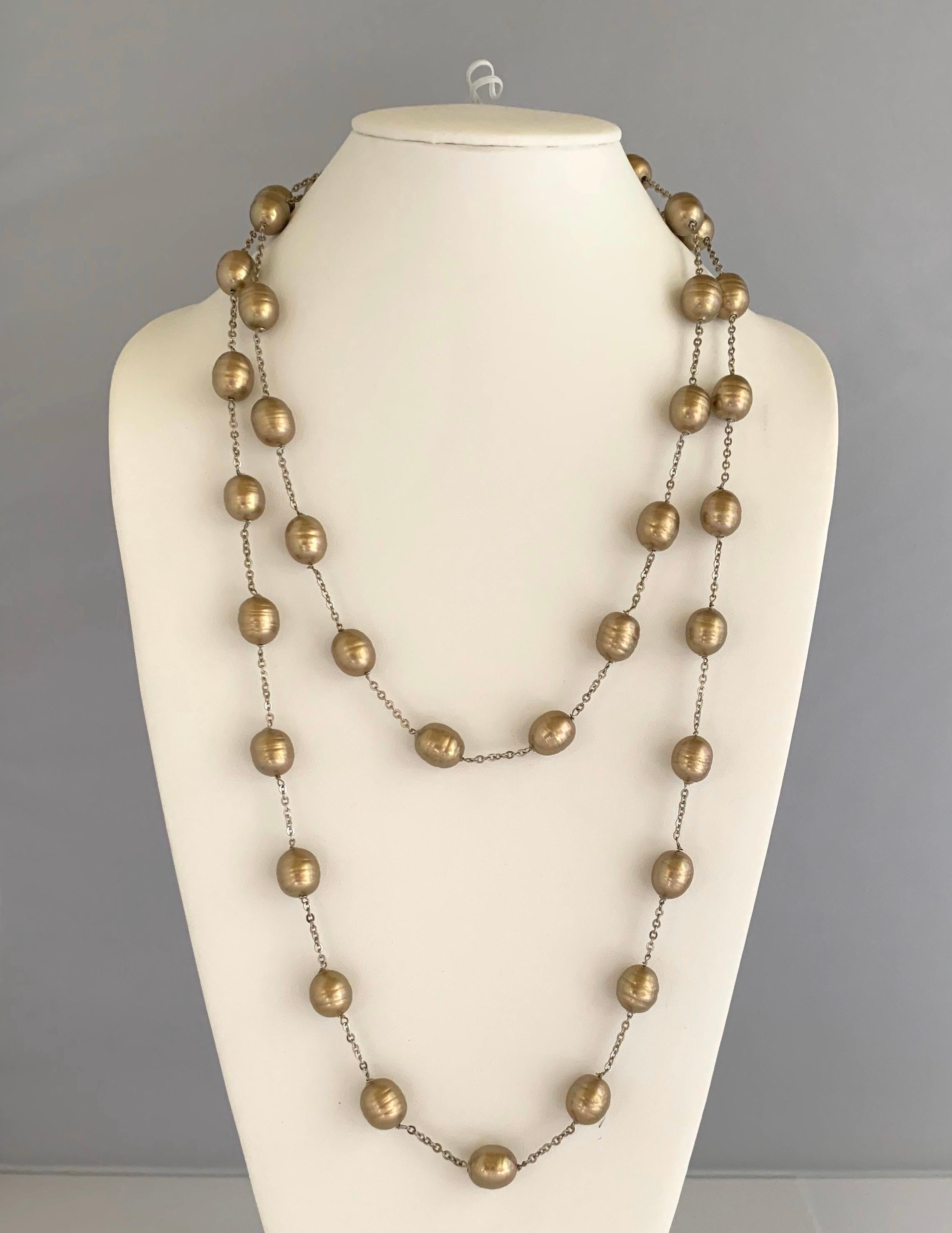 Contemporary gold pearl silvertone chain statement necklace - the pearl necklace is comprised out of large gold 