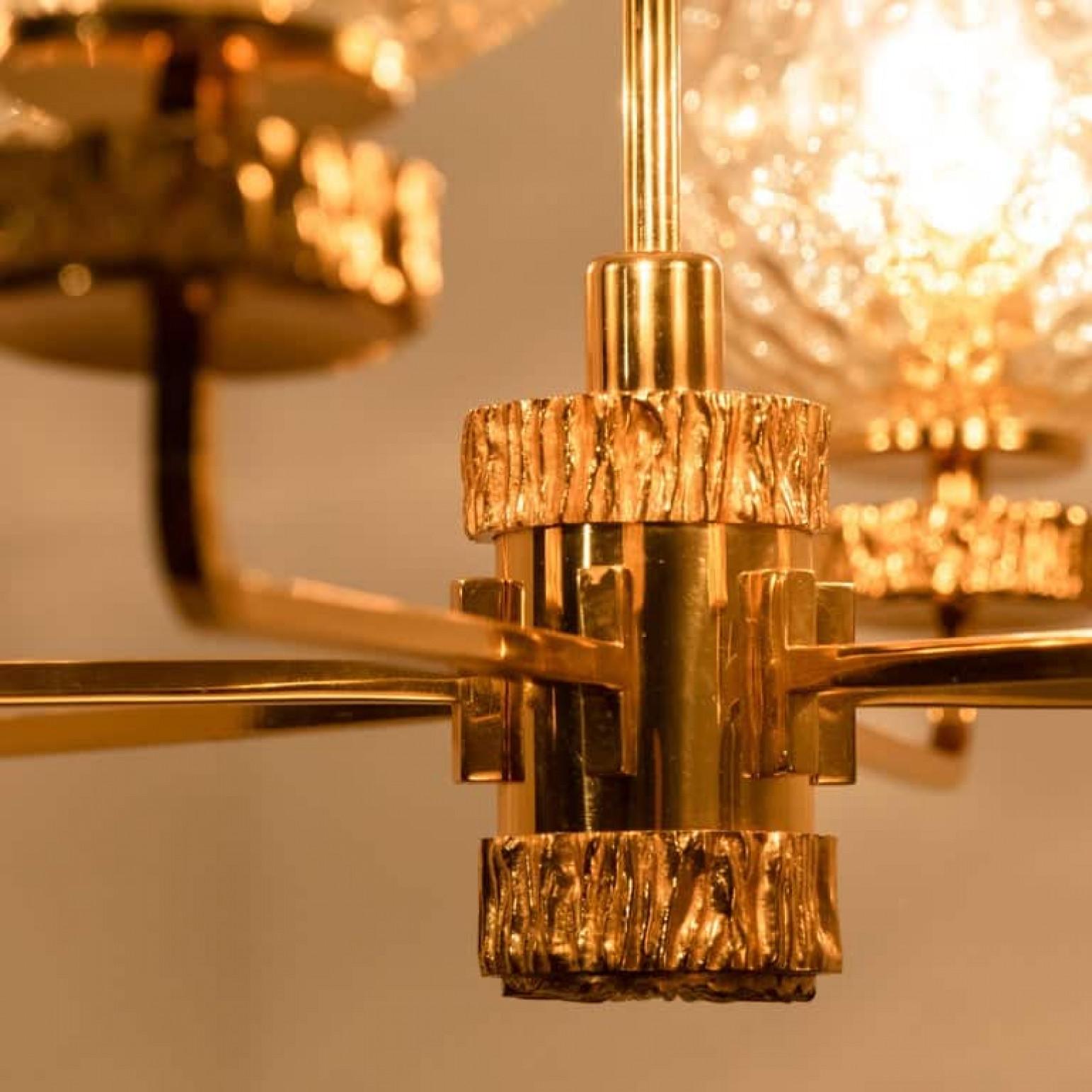 Mid-Century Modern Grand lustre en verre soufflé plaqué or dans le style de Brotto, Italie en vente