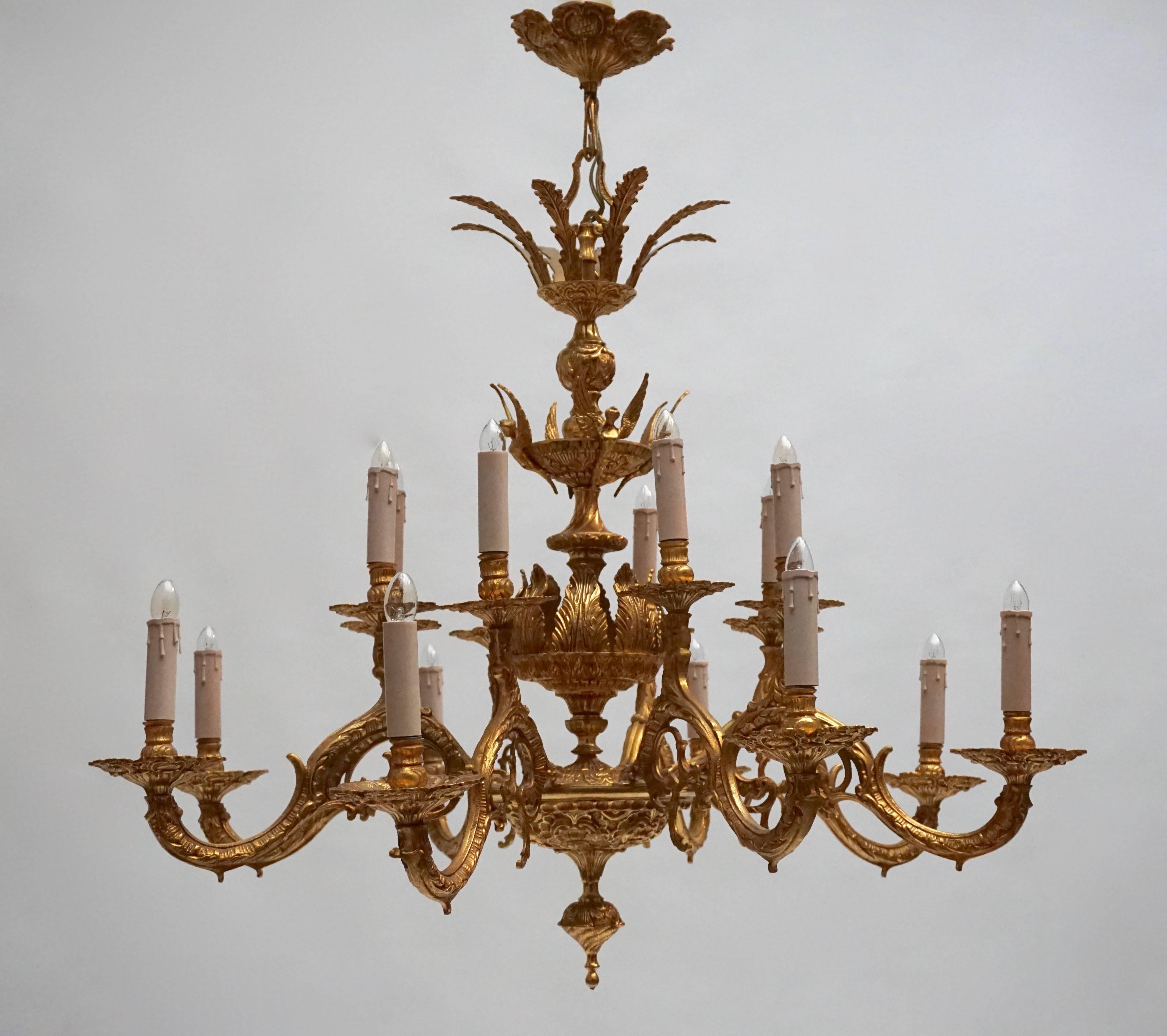 A lovely large Italian sixteen arms gilt metal chandelier.

Measures: Diameter 90 cm.
Height 90 cm.
The light requires sixteen single E14 screw fit lightbulbs (60Watt max.) LED compatible.
 