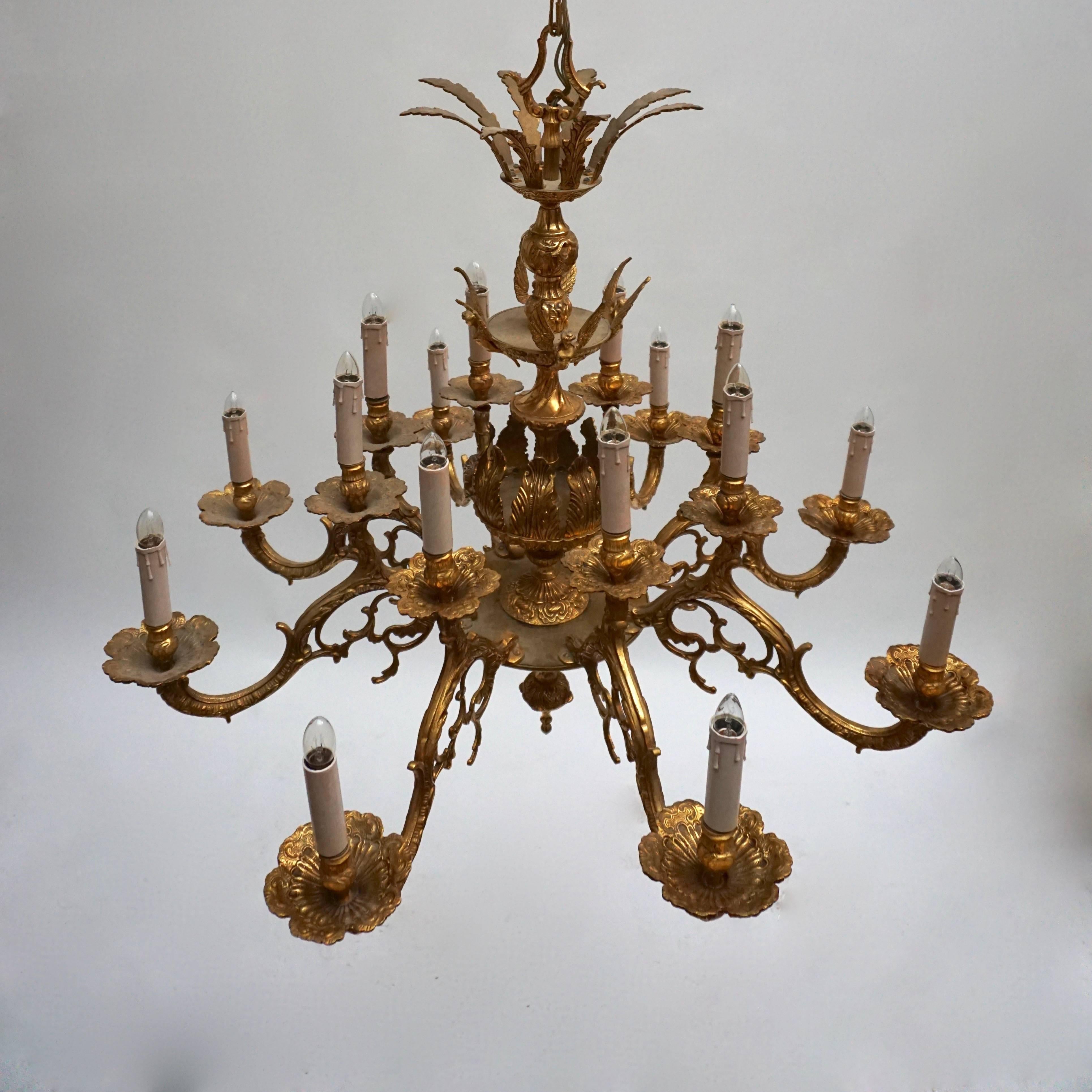 Large Gold Plated Sixteen-Light Chandelier In Good Condition For Sale In Antwerp, BE