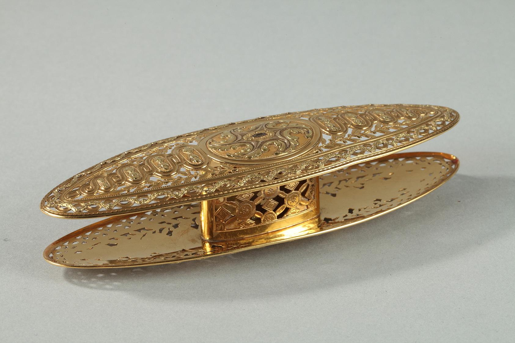 Large gold spool. louis xv period of Mathieu Coigny In Good Condition For Sale In Paris, FR
