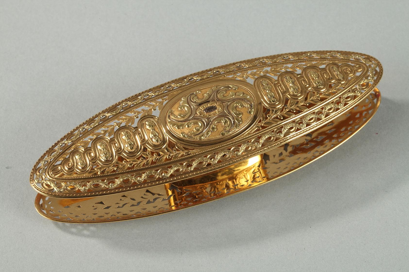 Women's or Men's Large gold spool. louis xv period of Mathieu Coigny For Sale