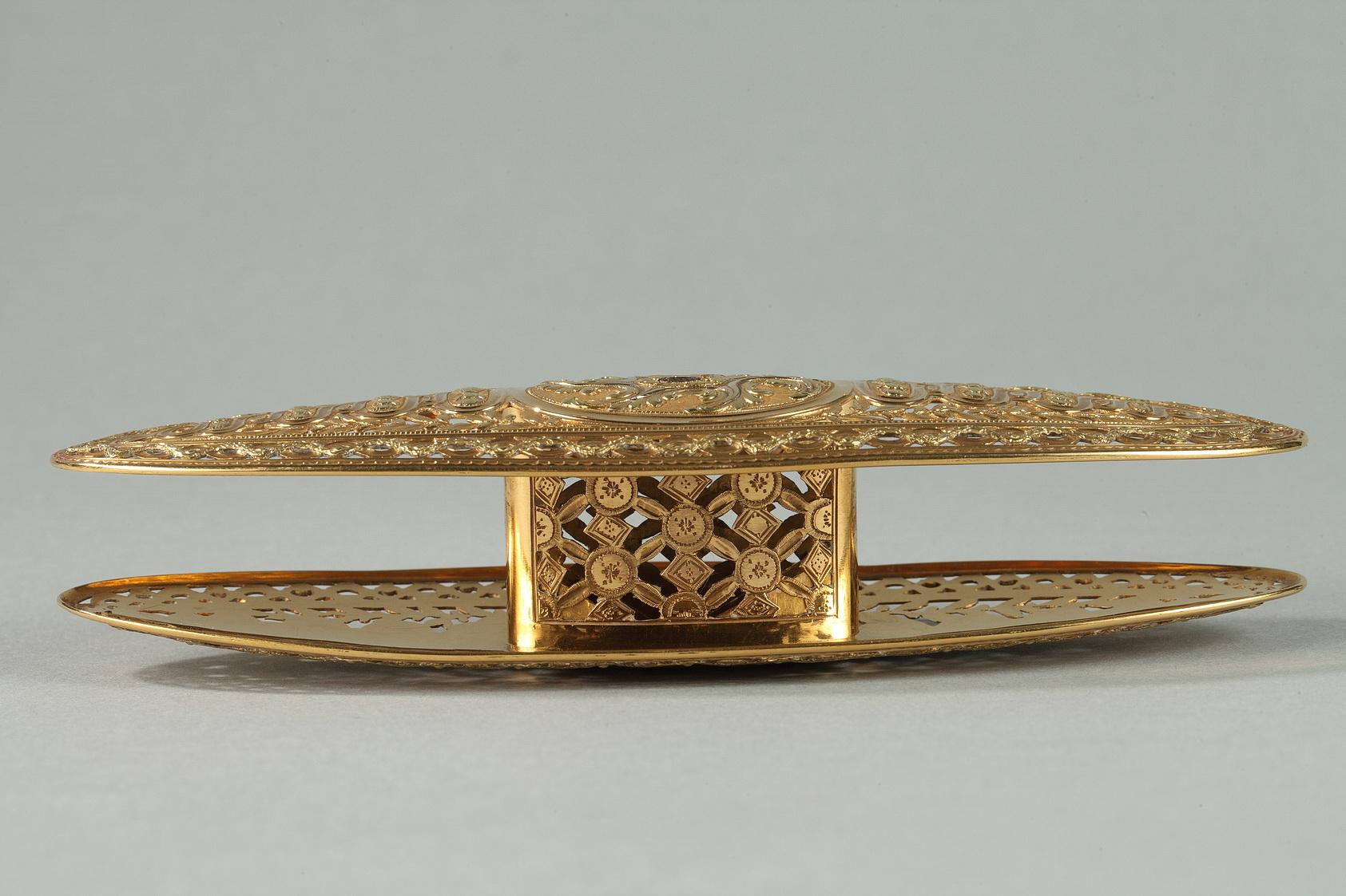 Large gold spool. louis xv period of Mathieu Coigny For Sale 4