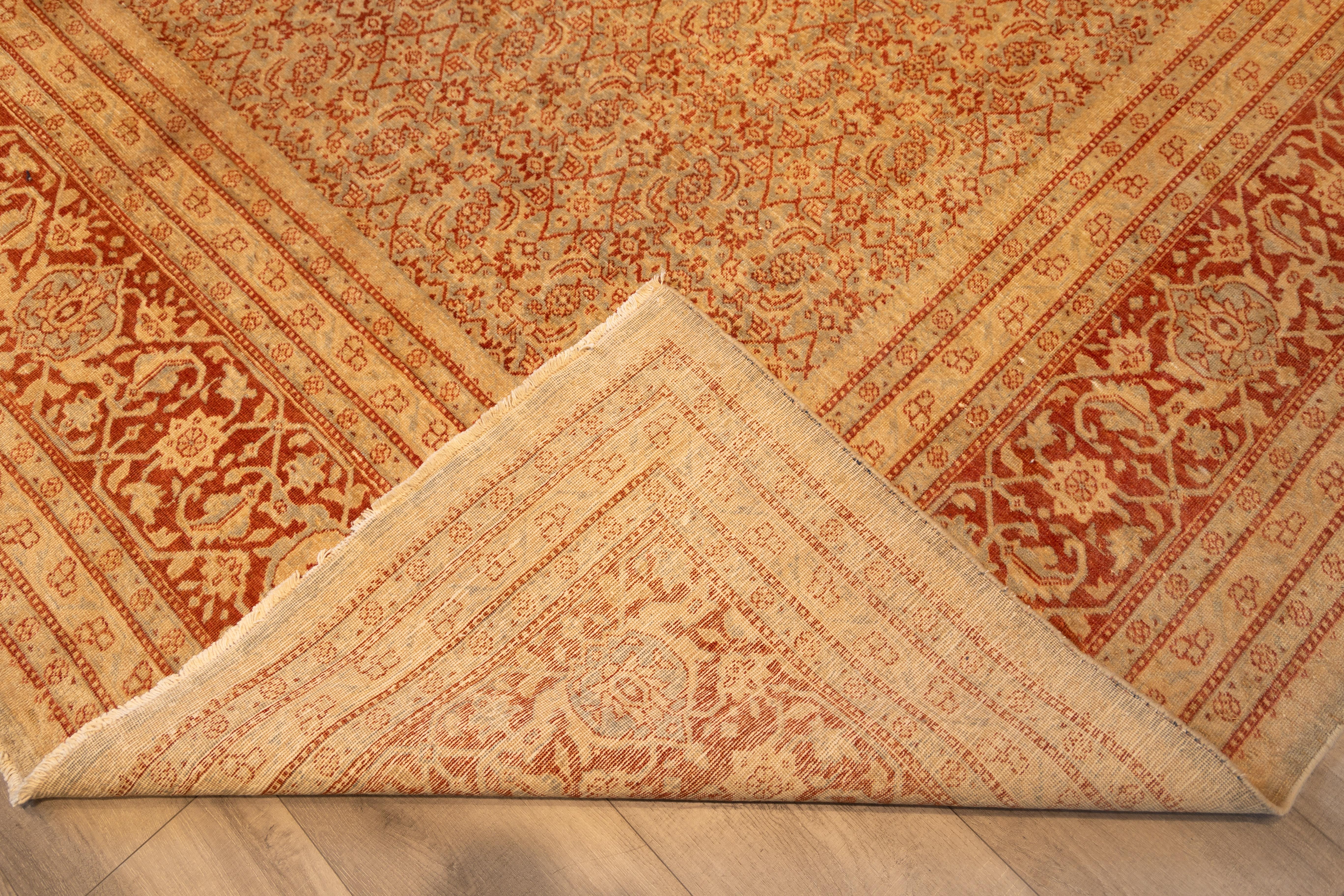 Antique all over design Tabriz early 20th cent. (Persisch) im Angebot