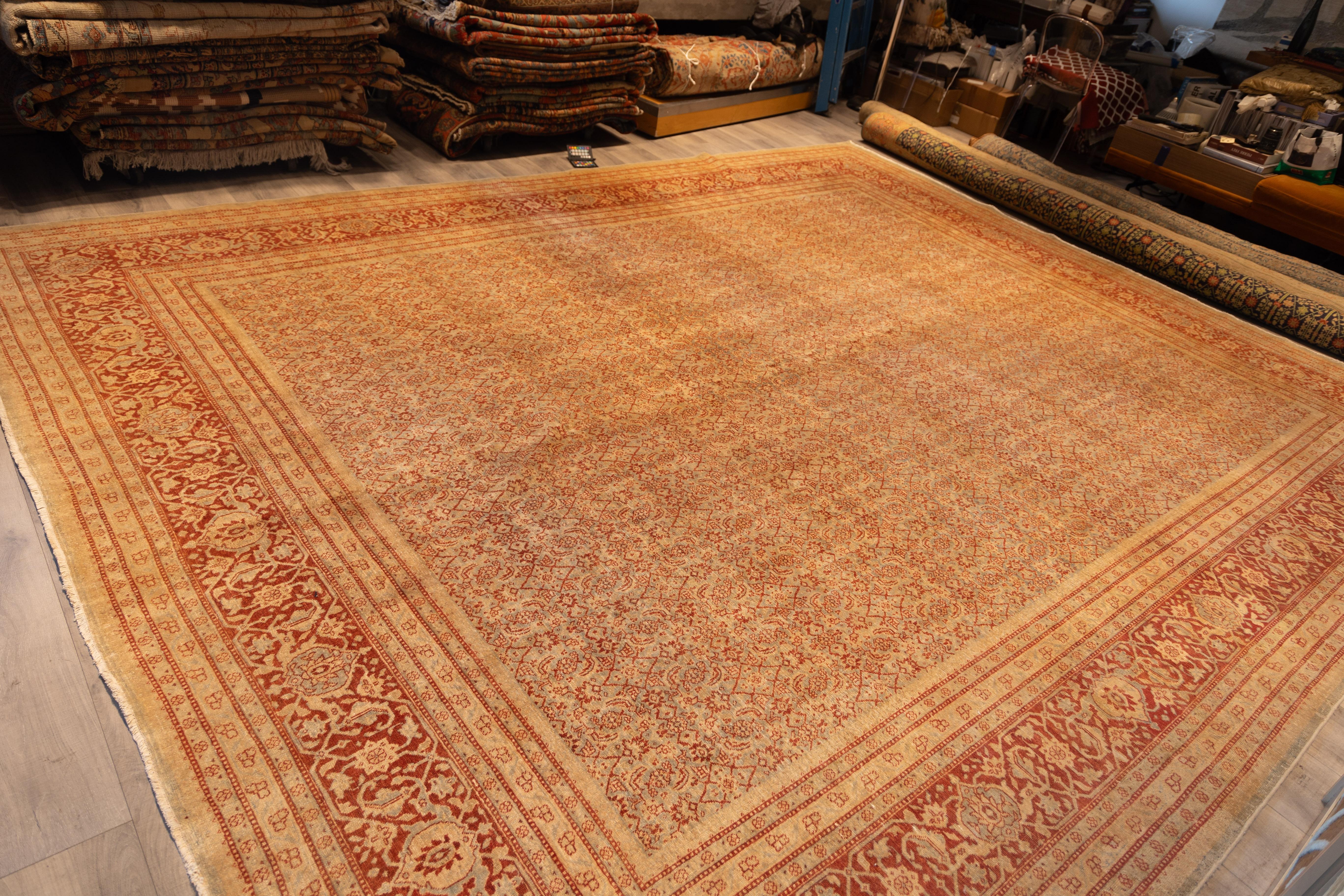 Antique all over design Tabriz early 20th cent. im Zustand „Hervorragend“ im Angebot in Harrington Park, NJ