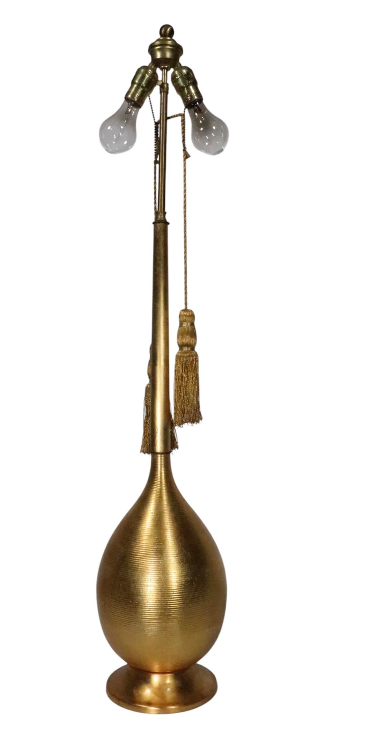 Large Gold Tone Hollywood Regency Style Table Lamp c. 1950/70's en venta 4
