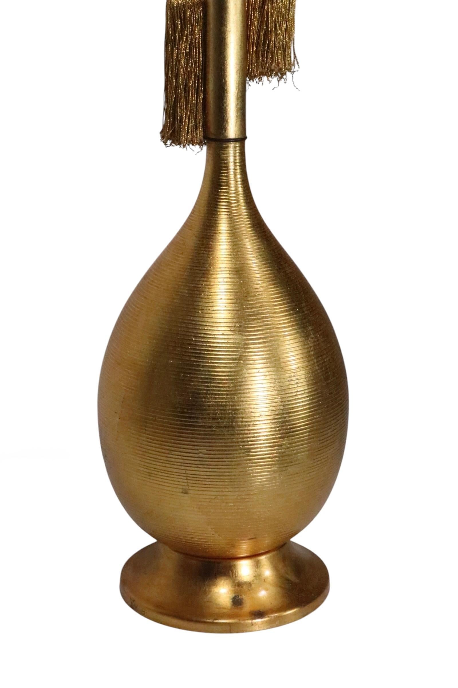 Large Gold Tone Hollywood Regency Style Table Lamp c. 1950/70's en venta 5