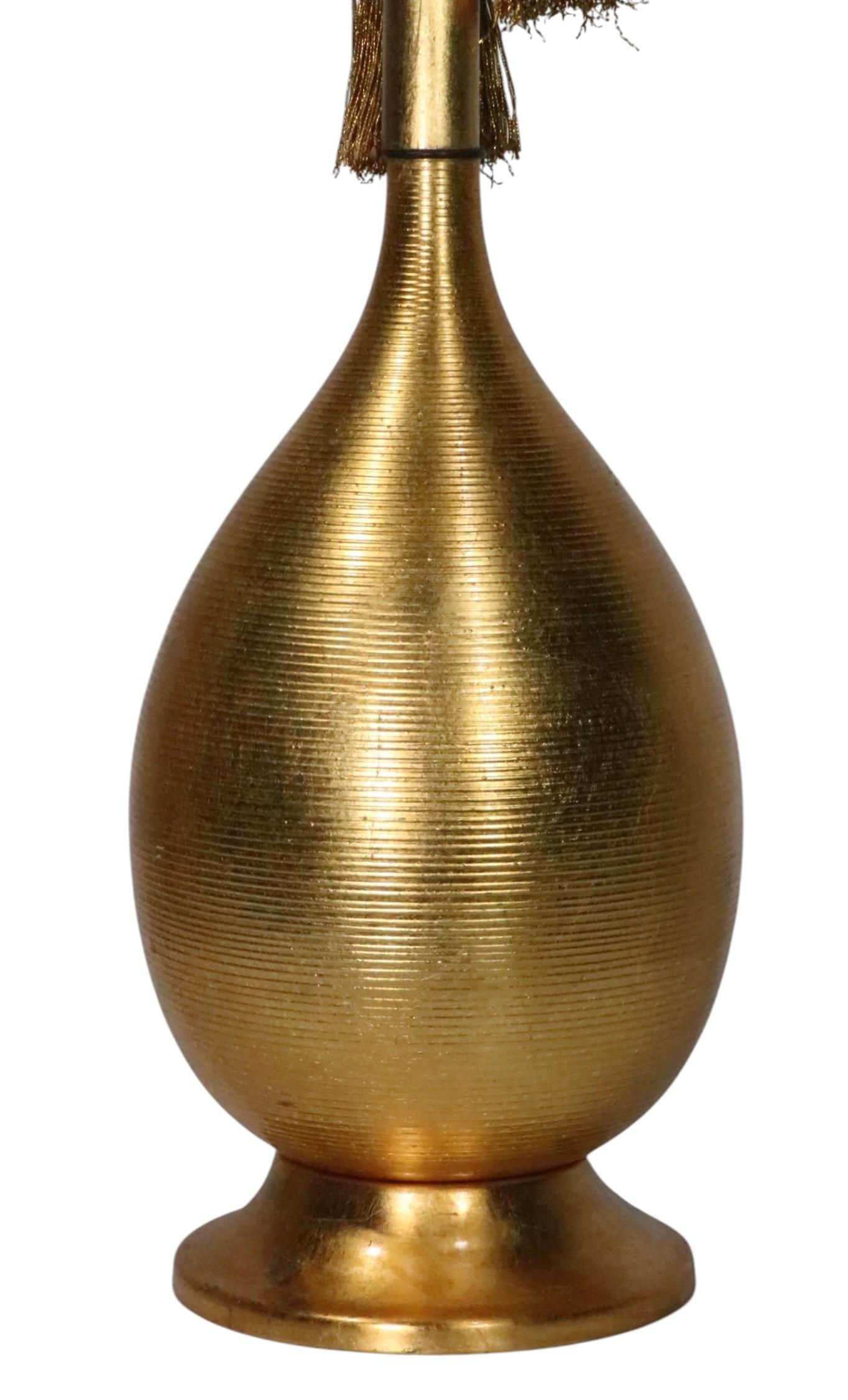 Large Gold Tone Hollywood Regency Style Table Lamp c. 1950/70's en venta 7