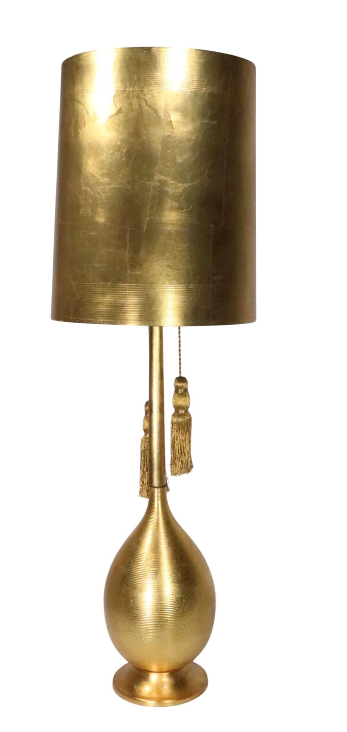 Large Gold Tone Hollywood Regency Style Table Lamp c. 1950/70's en venta 9