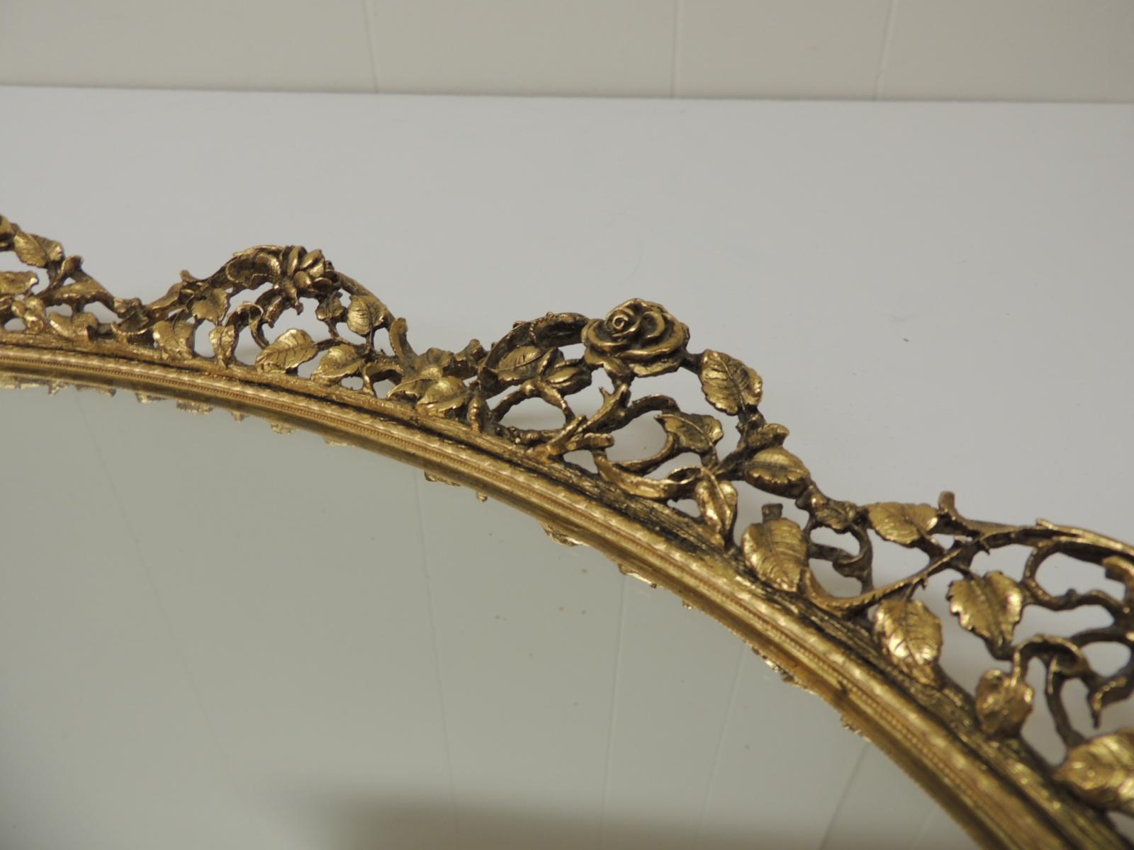 Großes Gold Vintage Französisch Filigran Oval Messing Eitelkeit Tablett mit Spiegel (Maschinell gefertigt)