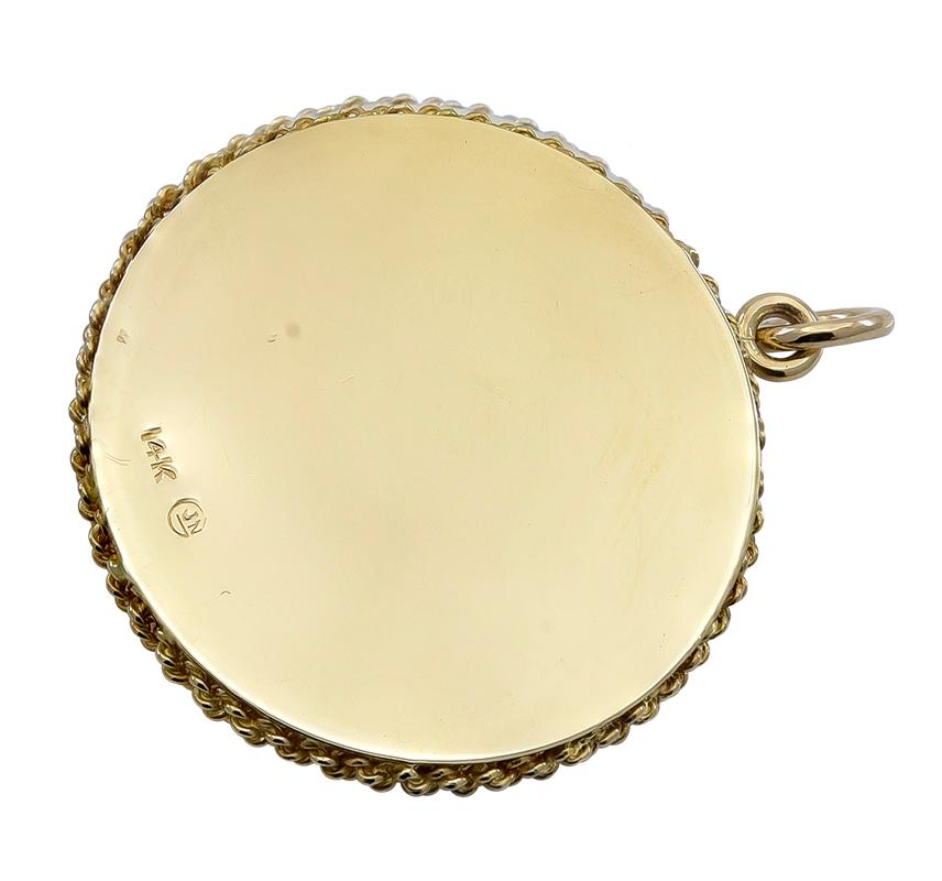 A round disc. with a rope border.  In the center, there is an applied 