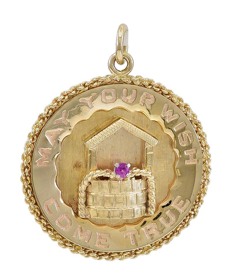 Large Gold Wishing Well Charm In Excellent Condition In New York, NY