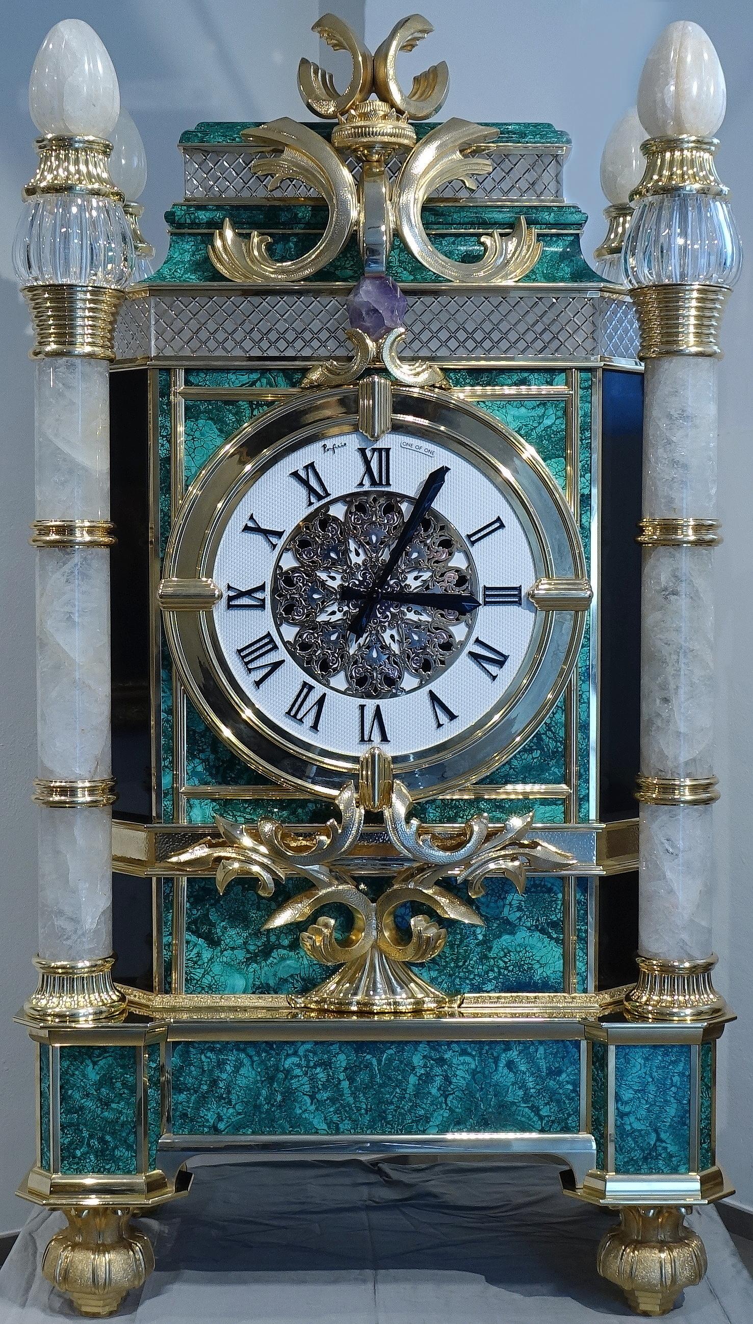 Hand-Crafted Large clock in golden bronze, malachite and rock crystal For Sale