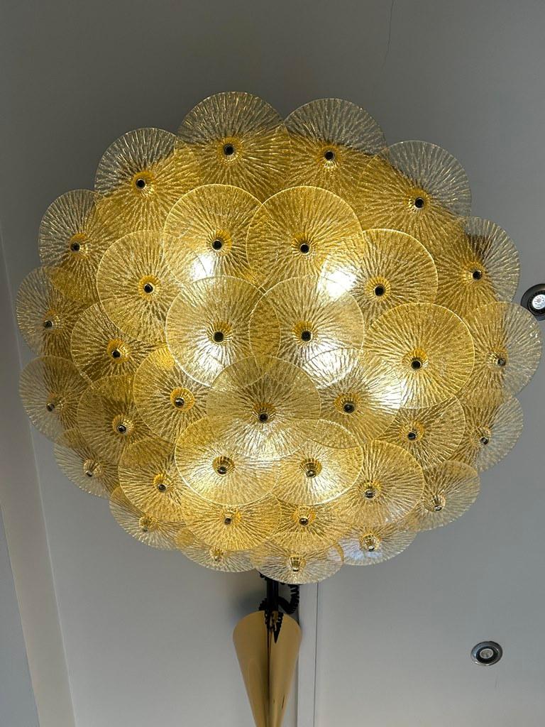 Grande lampada da soffitto in cristallo dorato in vendita 1