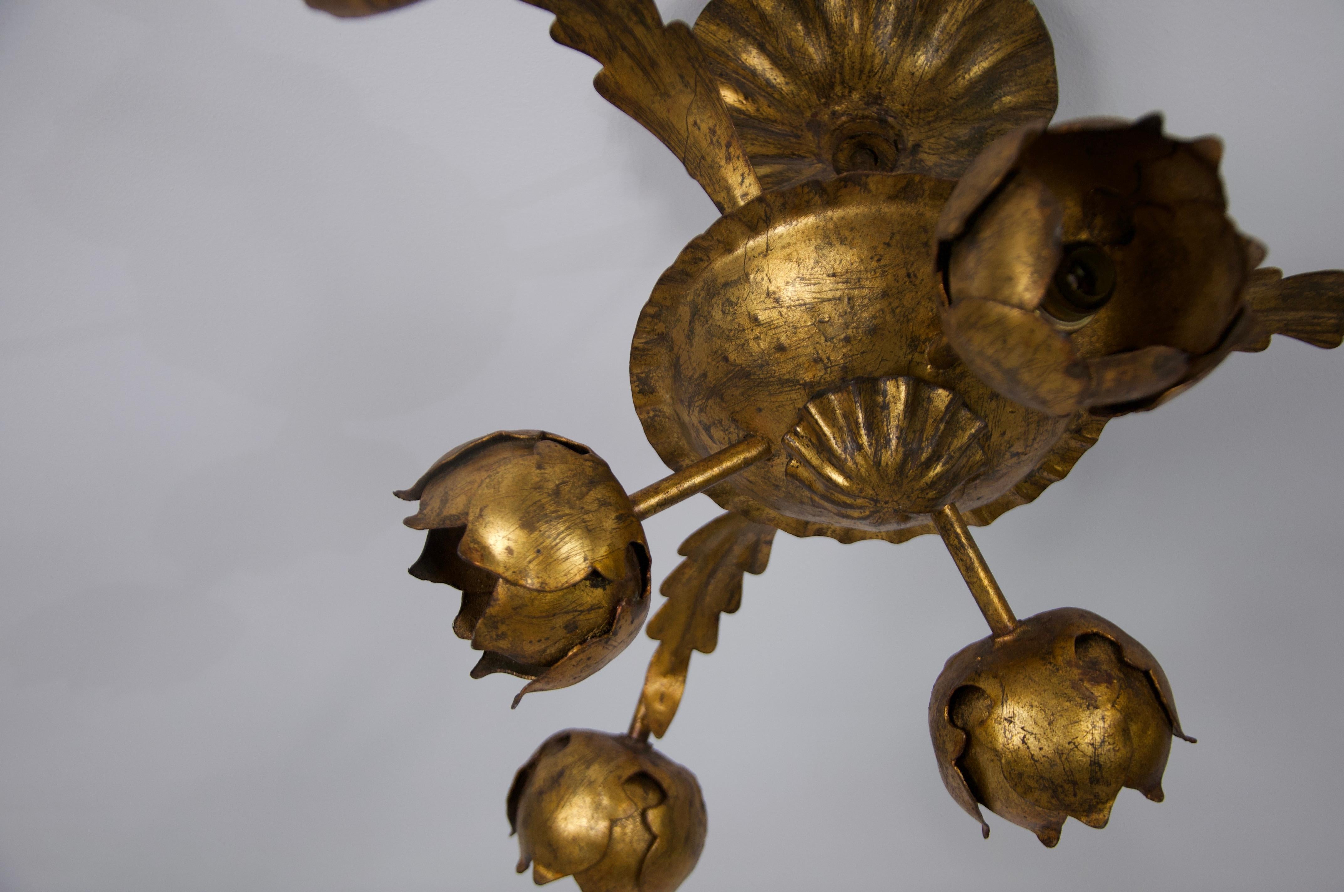 Large Golden Florentine Flower Shape Ceiling Lamp, Italy, 1970s In Good Condition For Sale In Hagenbach, DE