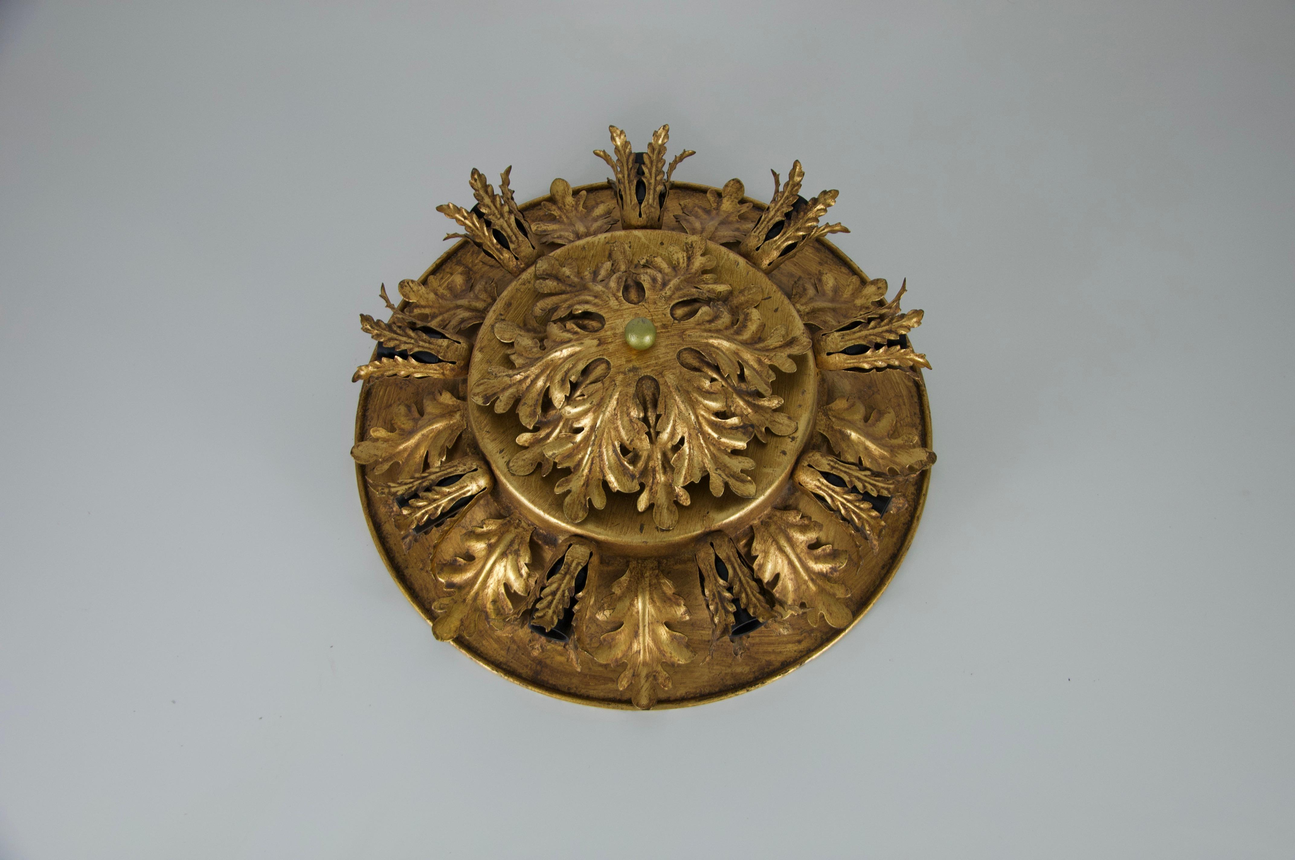 Allemand Grande lampe de chasse en forme de fleur Florentine dorée par Banci Firenze, Italie, années 1970 en vente